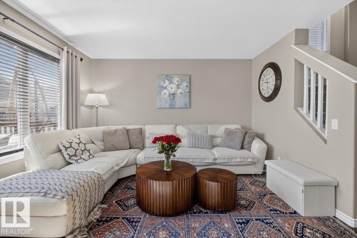 2235 76 Street Sw, Edmonton, AB - Indoor Photo Showing Living Room