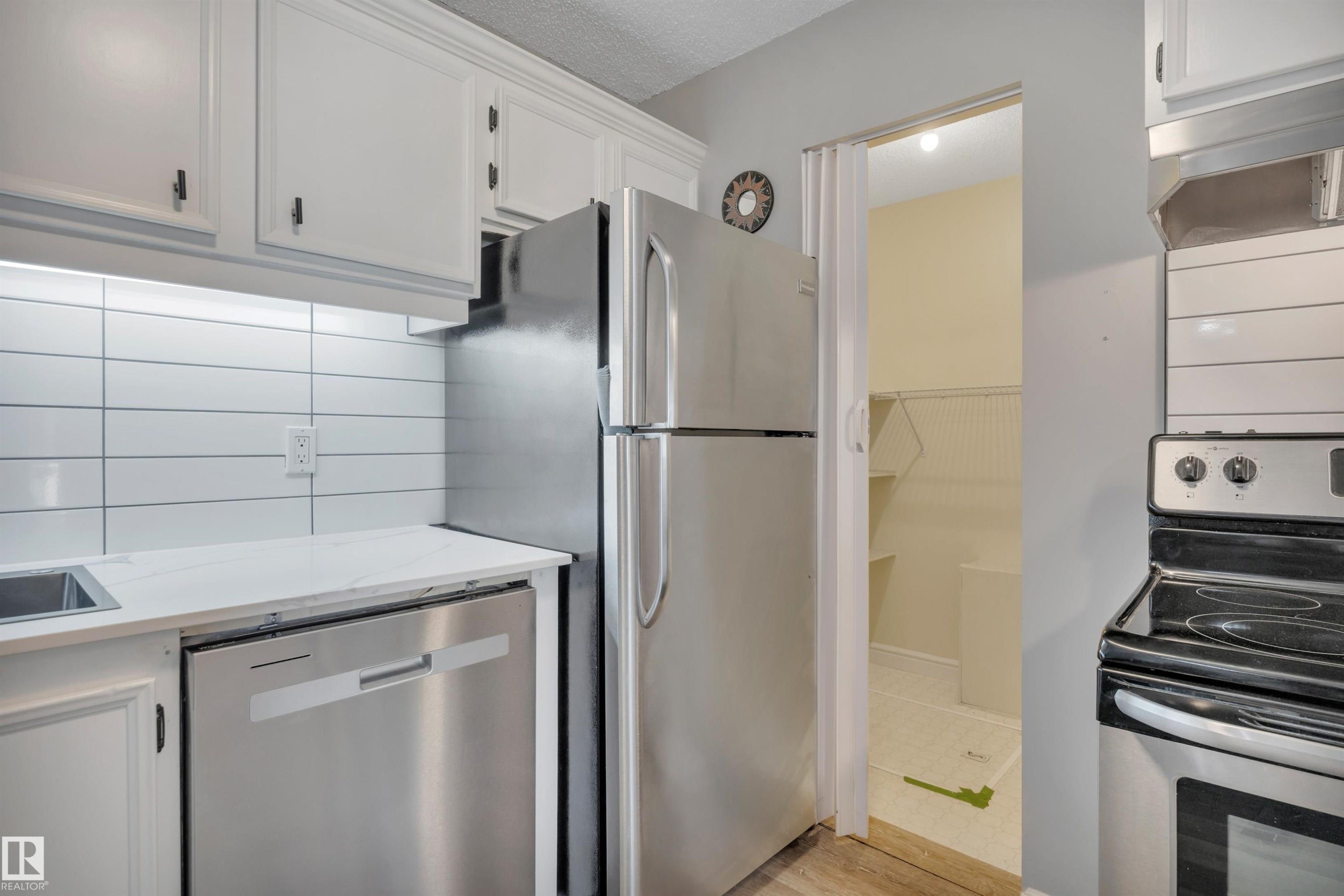 #165 2703 79 St Nw, Edmonton, AB - Indoor Photo Showing Kitchen