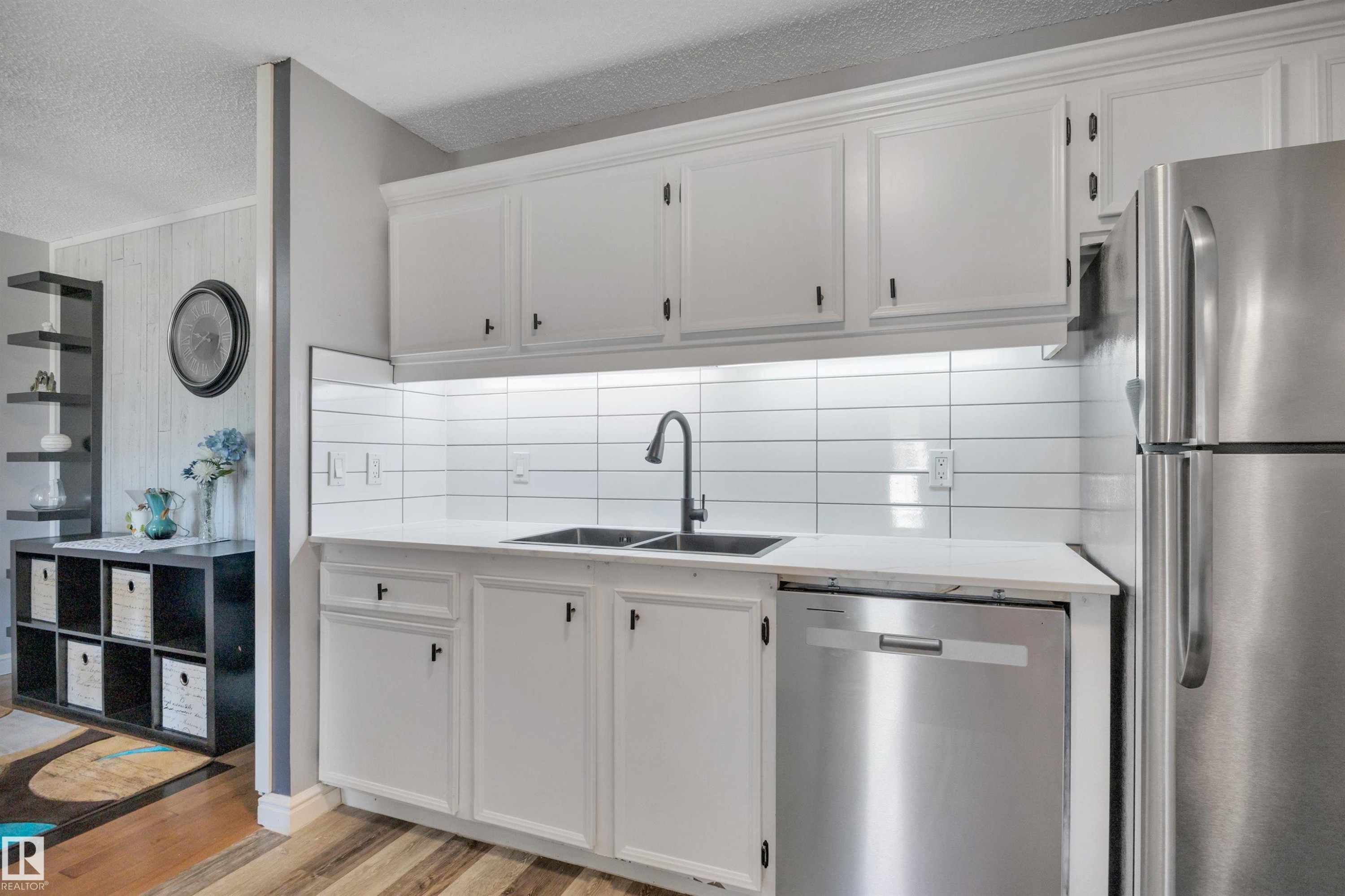 #165 2703 79 St Nw, Edmonton, AB - Indoor Photo Showing Kitchen With Double Sink With Upgraded Kitchen