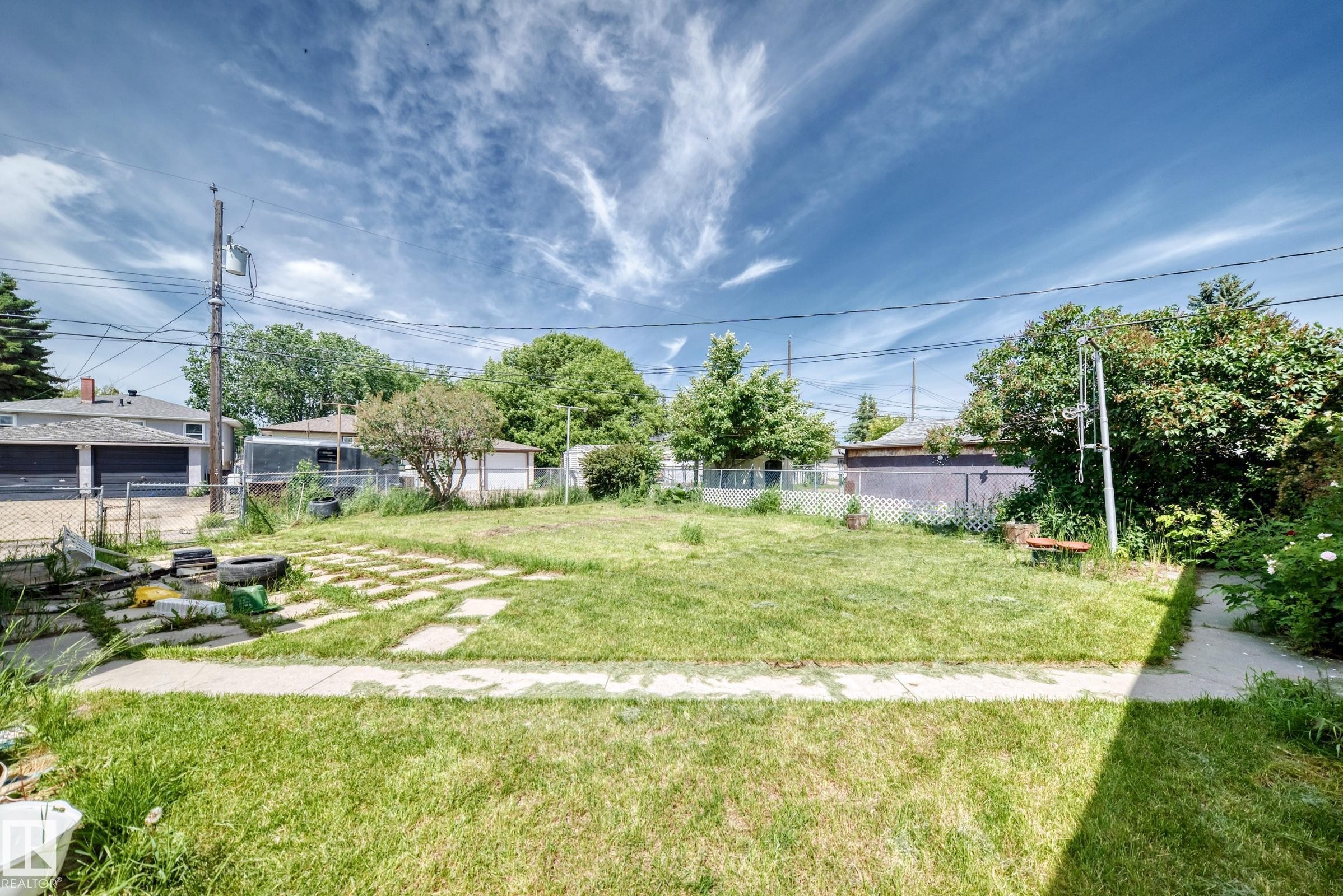 12816 77 Street, Edmonton, AB