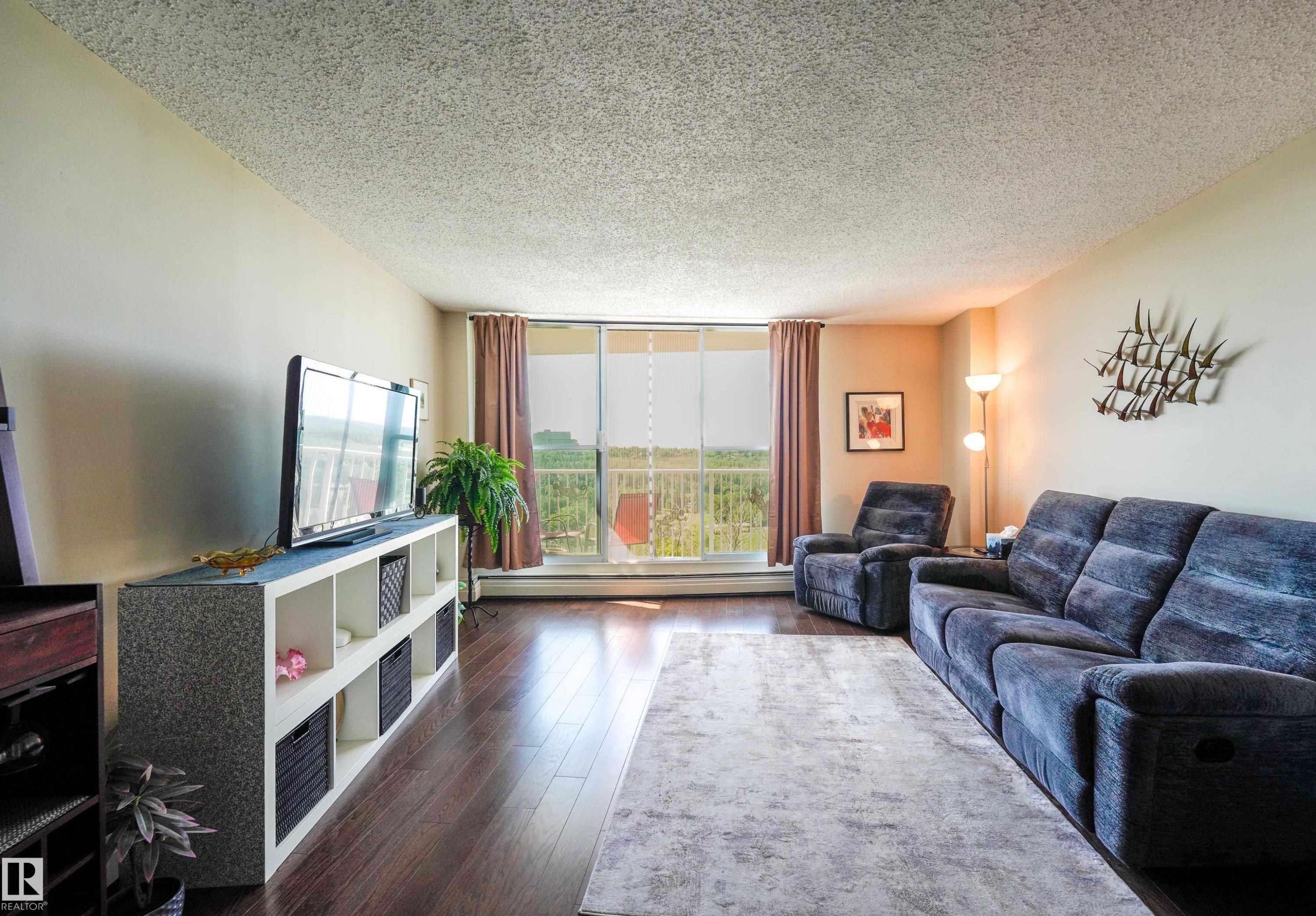 305 12121 Jasper Avenue, Edmonton, AB
