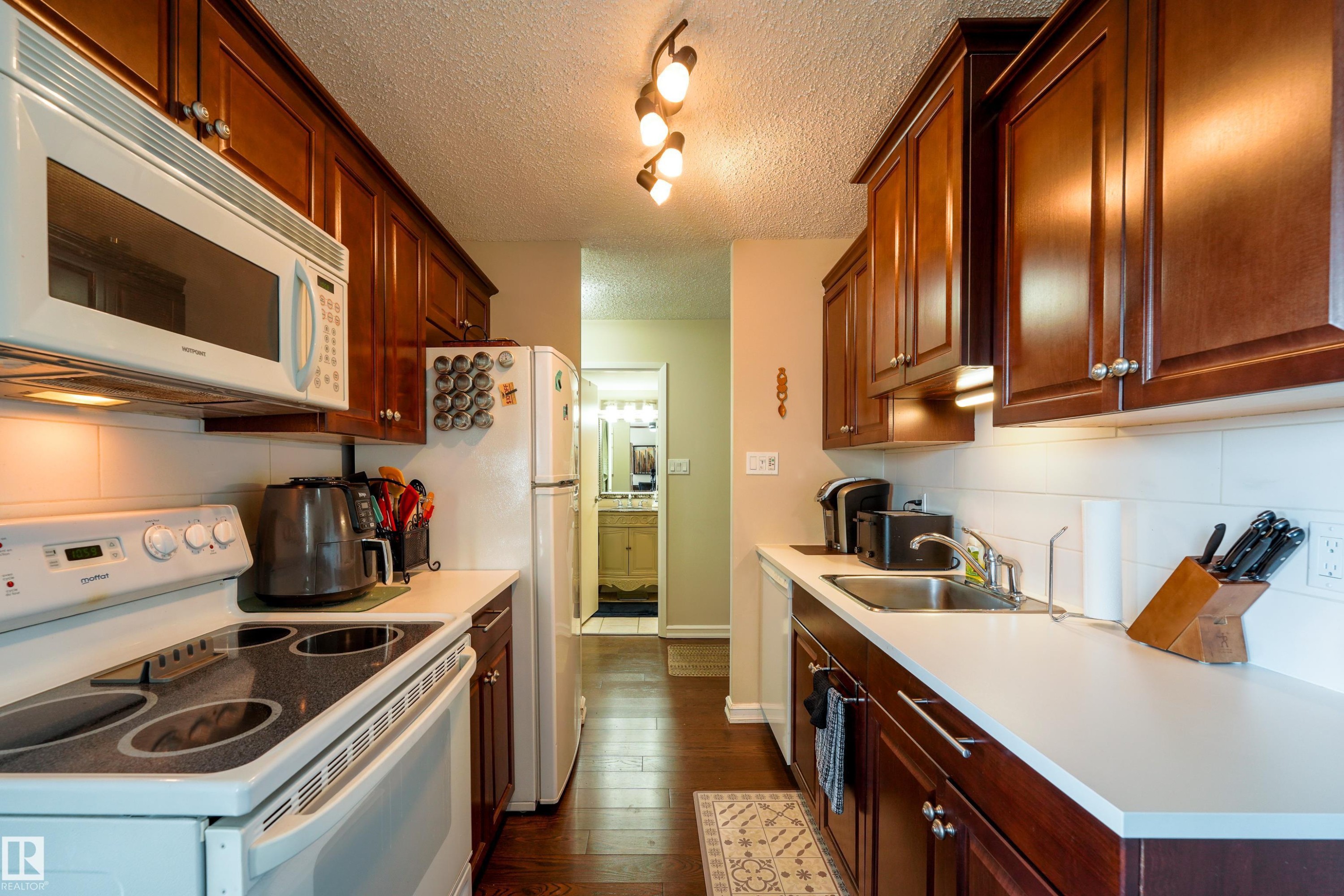 305 12121 Jasper Avenue, Edmonton, AB