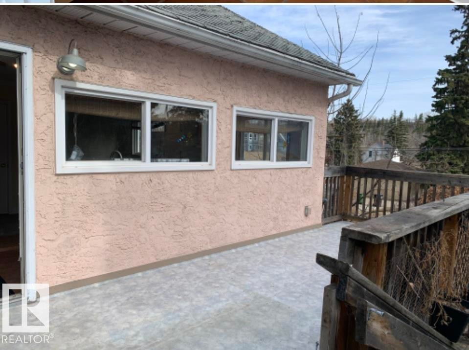 Spacious deck loft area - 10113 88 Street Nw, Edmonton, AB
