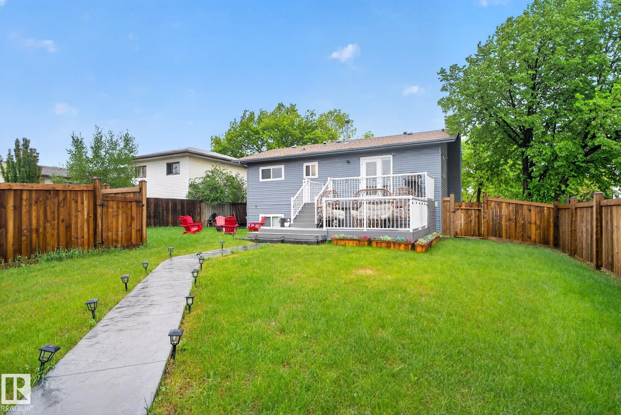 17404 95 Street, Edmonton, AB