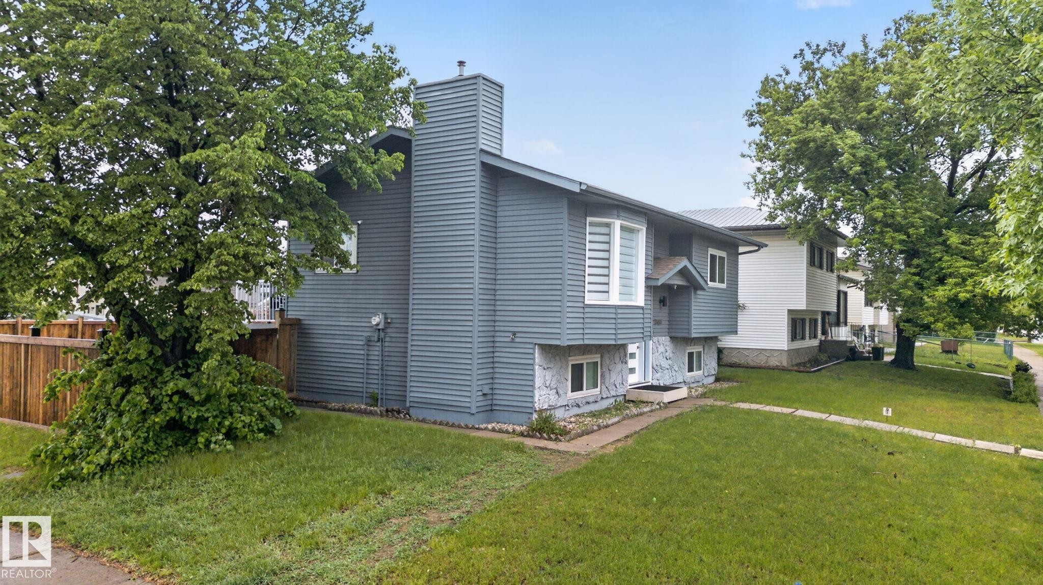 17404 95 Street, Edmonton, AB