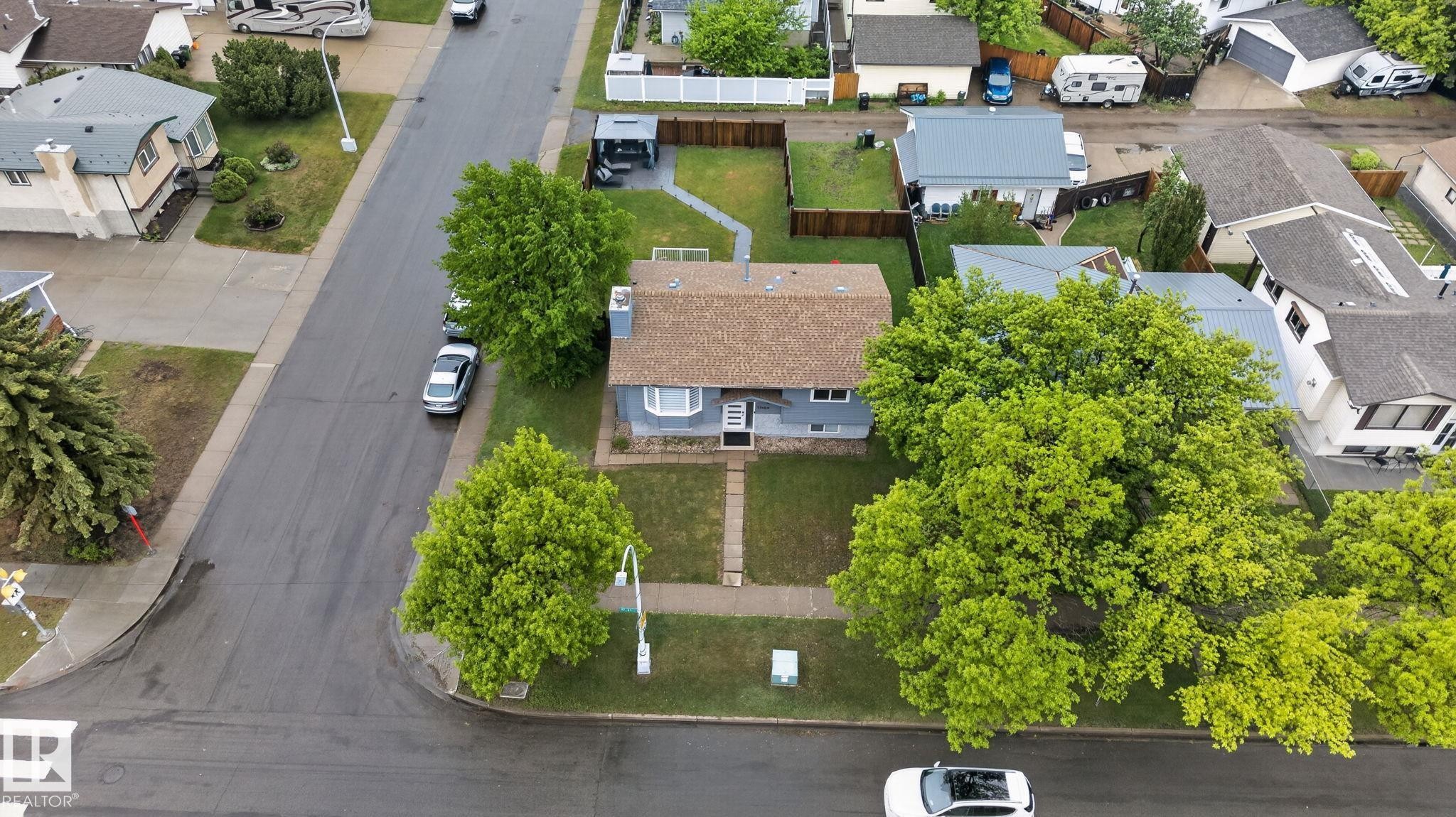 17404 95 Street, Edmonton, AB