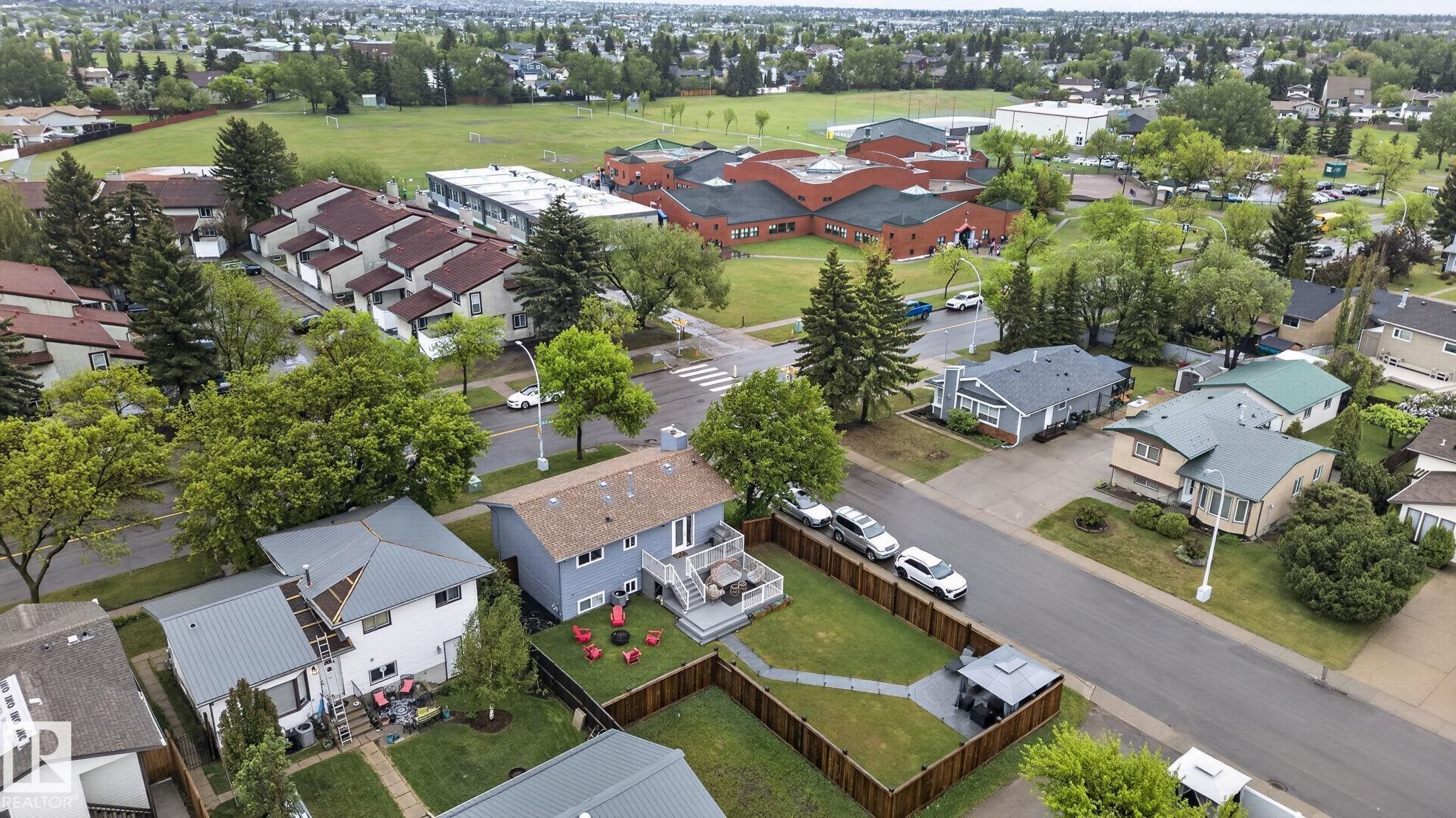17404 95 Street, Edmonton, AB