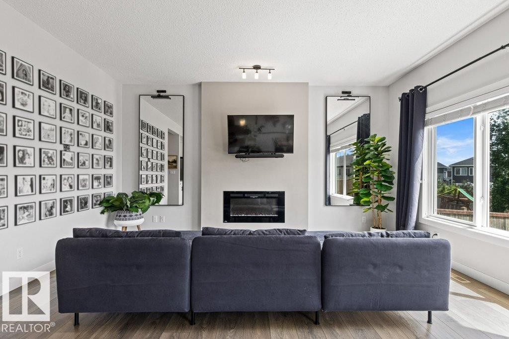 8023 Evans Crescent, Edmonton, AB