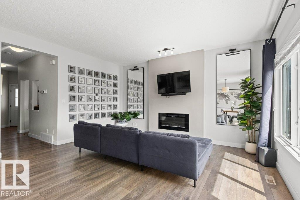 8023 Evans Crescent, Edmonton, AB