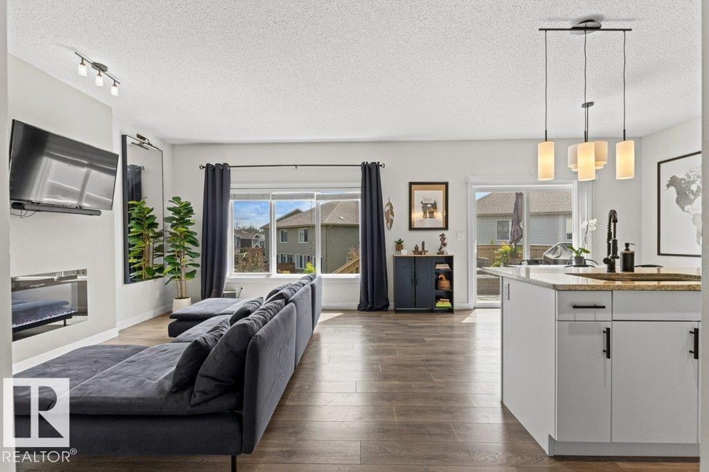 8023 Evans Crescent, Edmonton, AB