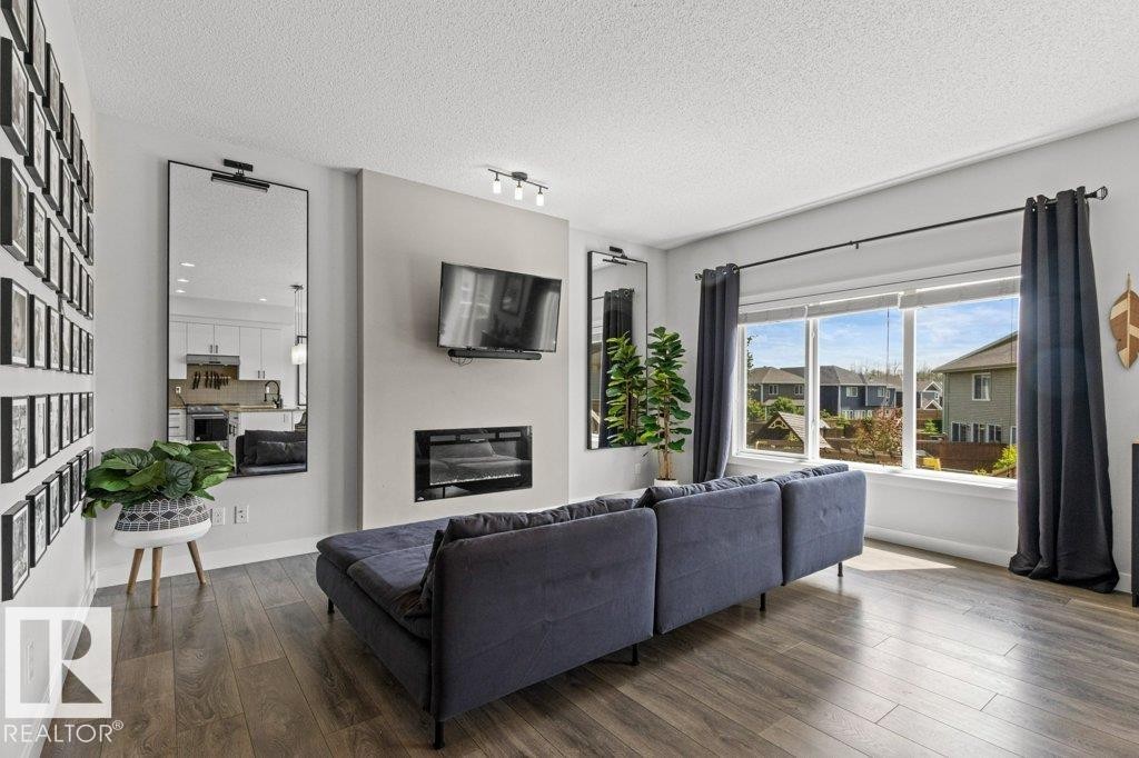 8023 Evans Crescent, Edmonton, AB