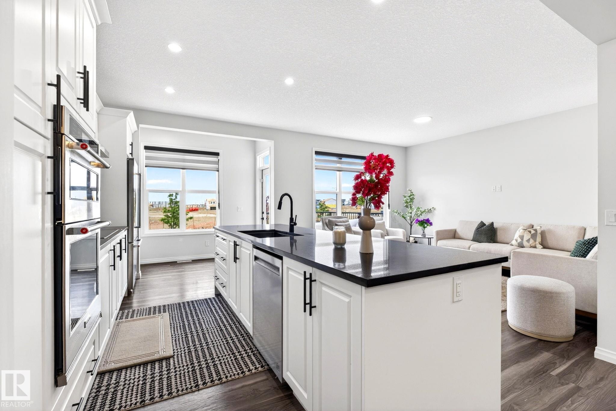 2255 Donaghey Way, Edmonton, AB - Indoor Photo Showing Kitchen With Upgraded Kitchen