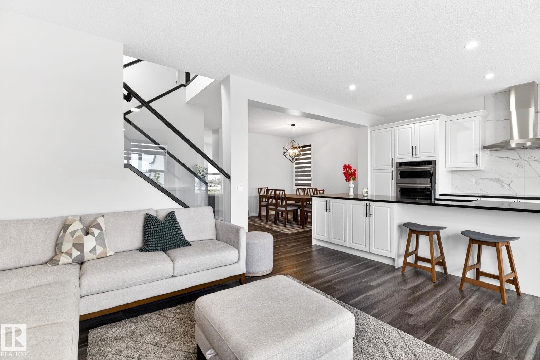 2255 Donaghey Way, Edmonton, AB - Indoor Photo Showing Living Room