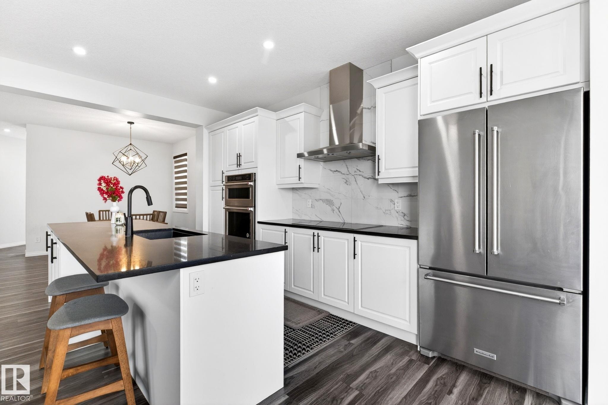 2255 Donaghey Way, Edmonton, AB - Indoor Photo Showing Kitchen With Upgraded Kitchen
