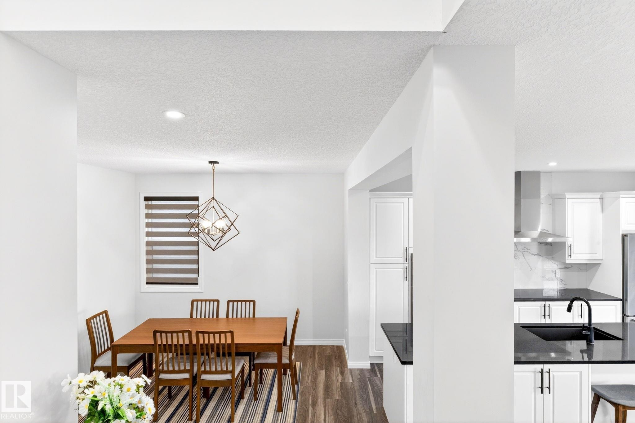 2255 Donaghey Way, Edmonton, AB - Indoor Photo Showing Dining Room