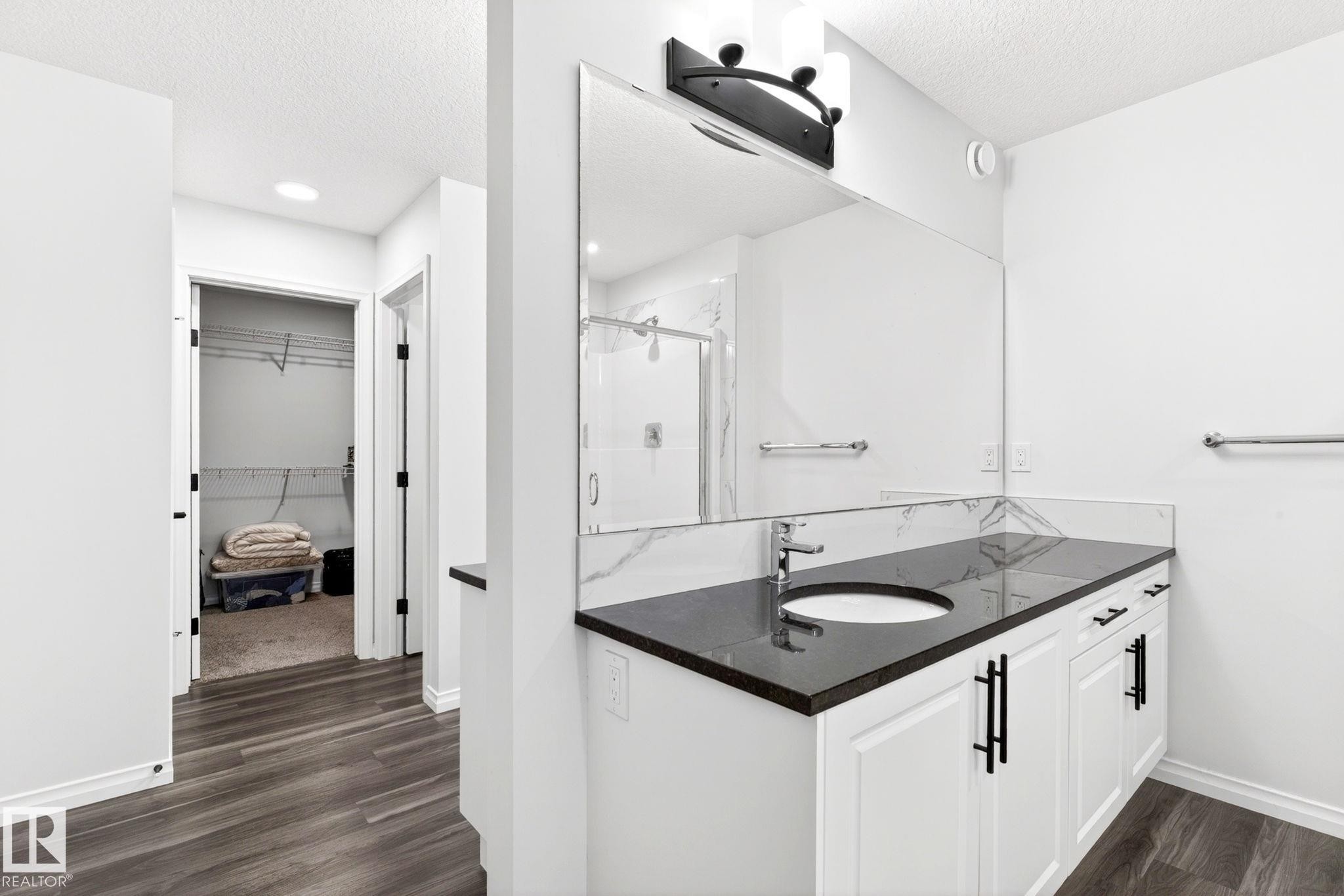 2255 Donaghey Way, Edmonton, AB - Indoor Photo Showing Bathroom