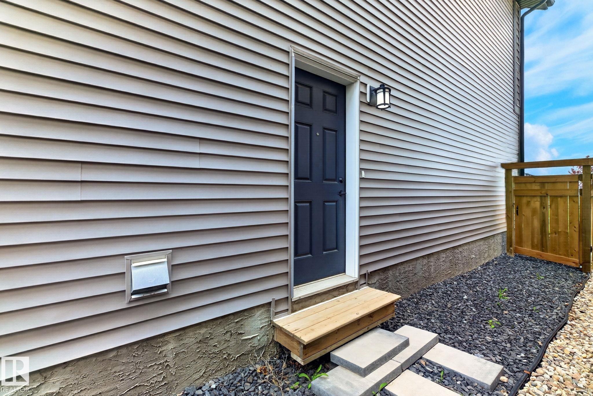 2255 Donaghey Way, Edmonton, AB - Outdoor