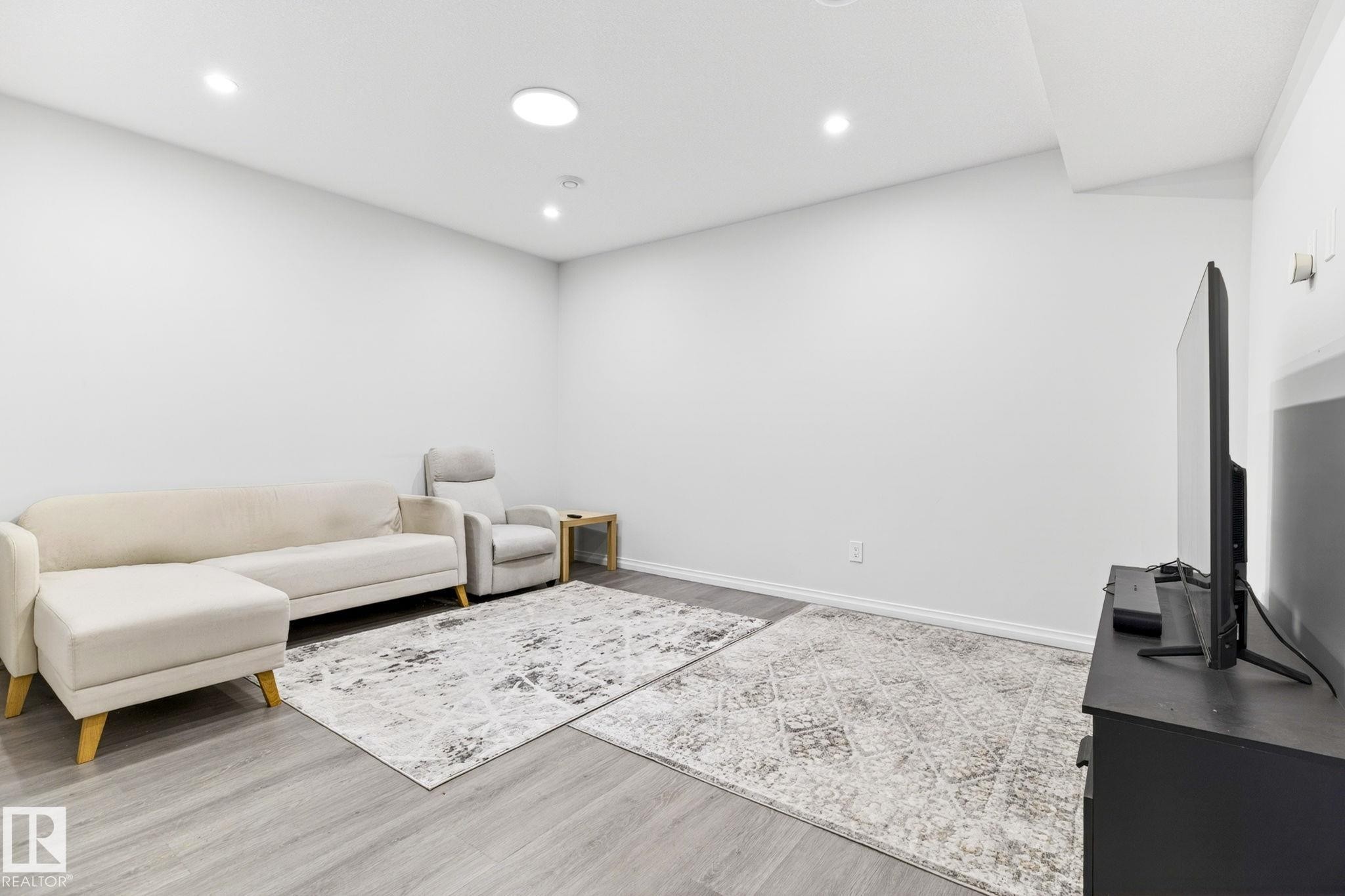 2255 Donaghey Way, Edmonton, AB - Indoor