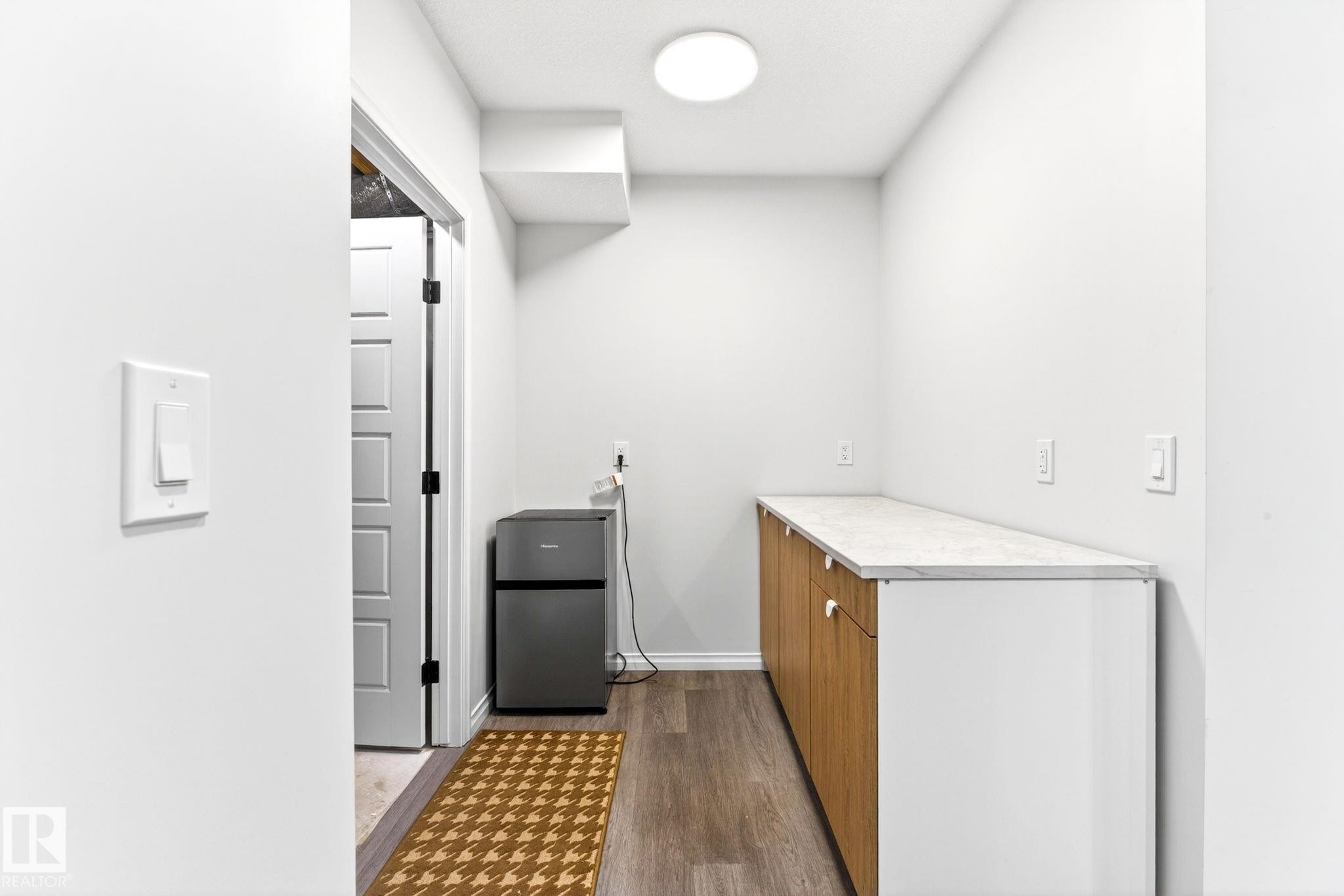 2255 Donaghey Way, Edmonton, AB - Indoor
