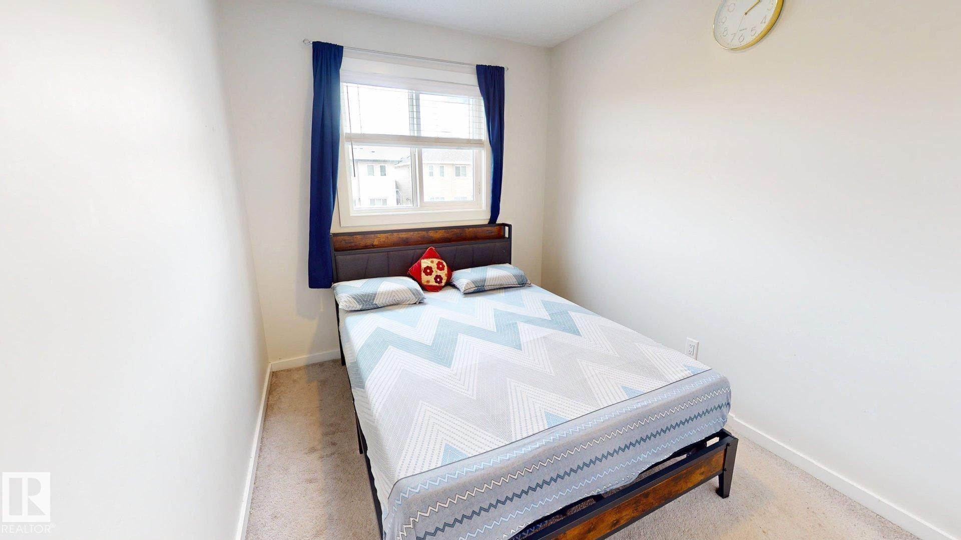 2093 Maple Road Nw, Edmonton, AB - Indoor Photo Showing Bedroom