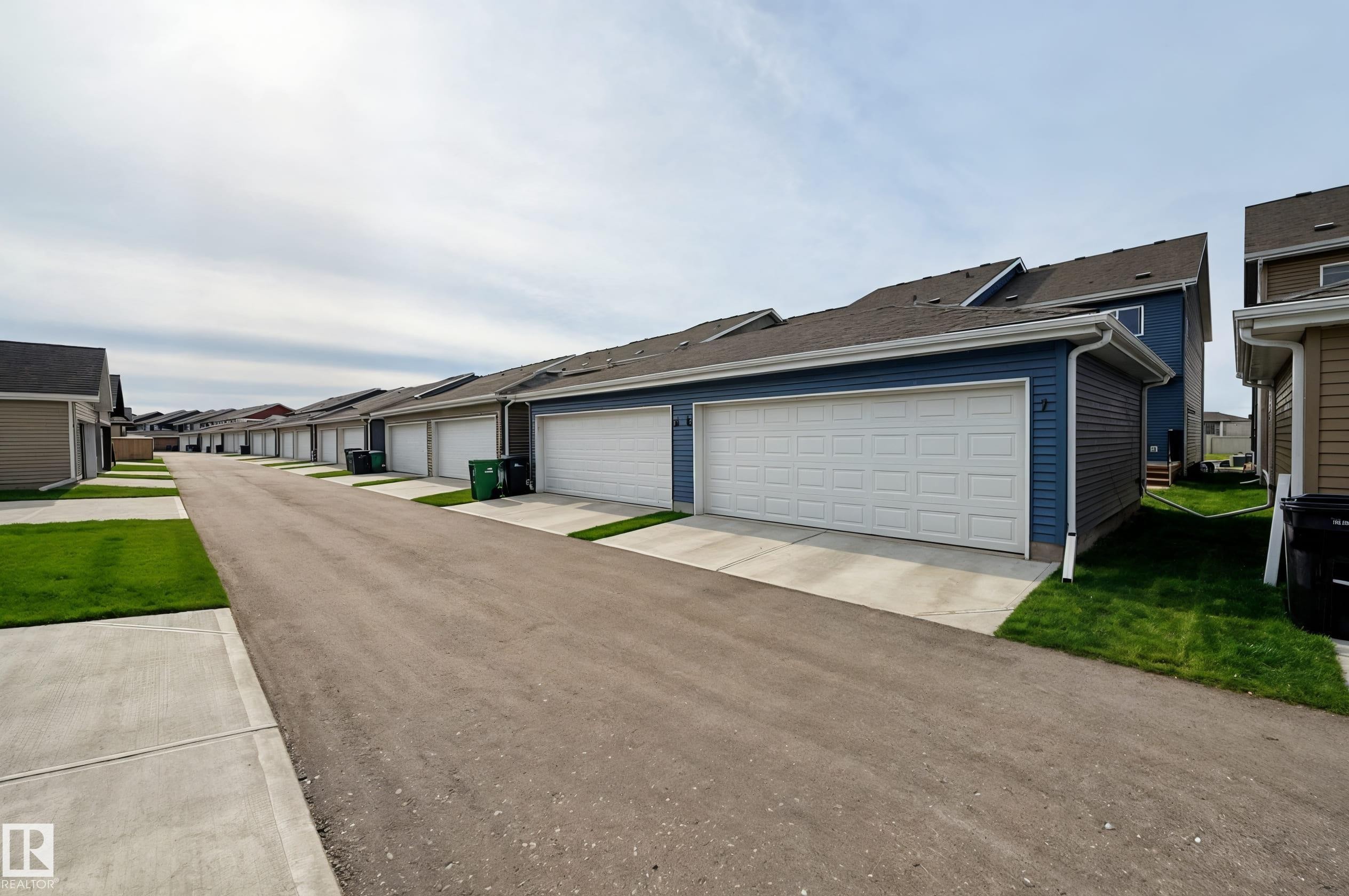 2093 Maple Road Nw, Edmonton, AB - Outdoor