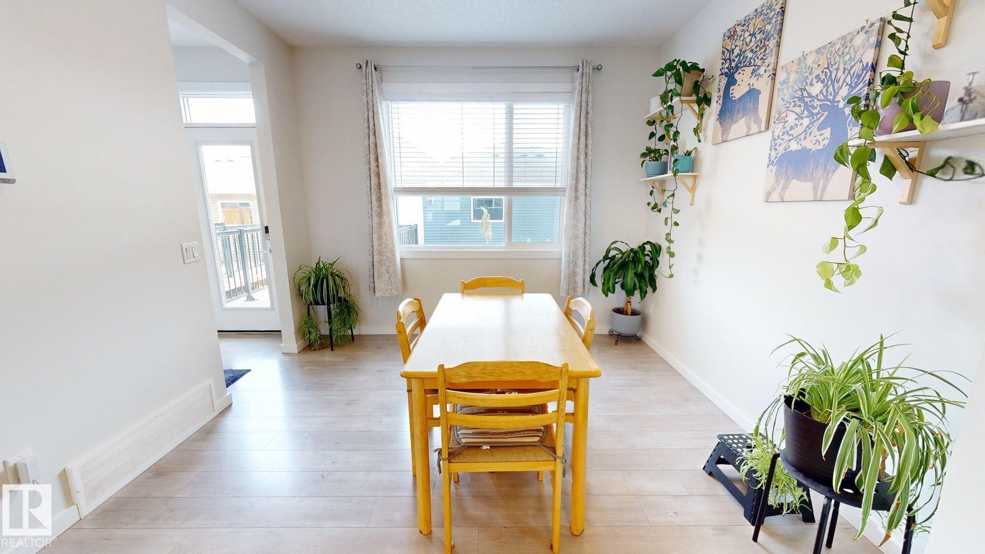 2093 Maple Road Nw, Edmonton, AB - Indoor