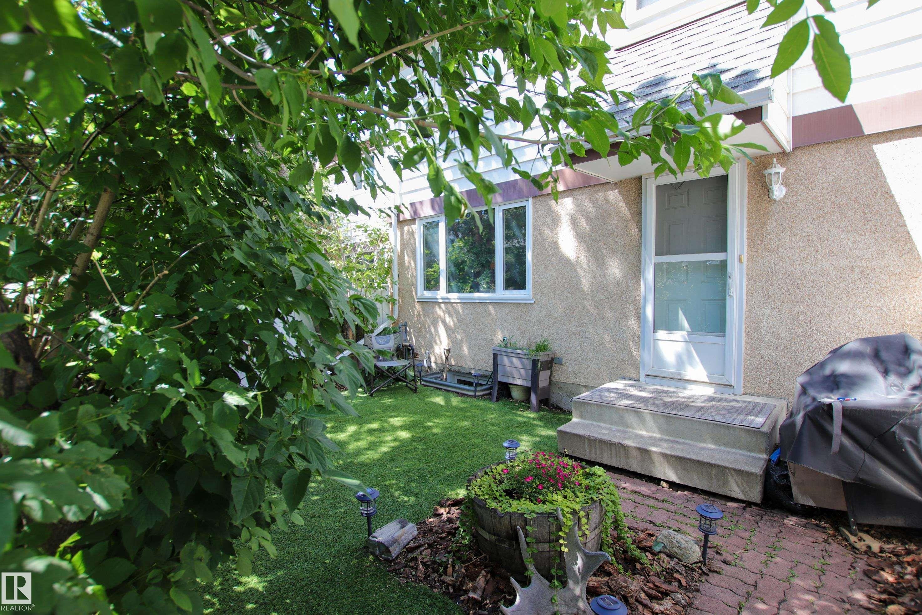 10D Twin Terrace, Edmonton, AB - Outdoor