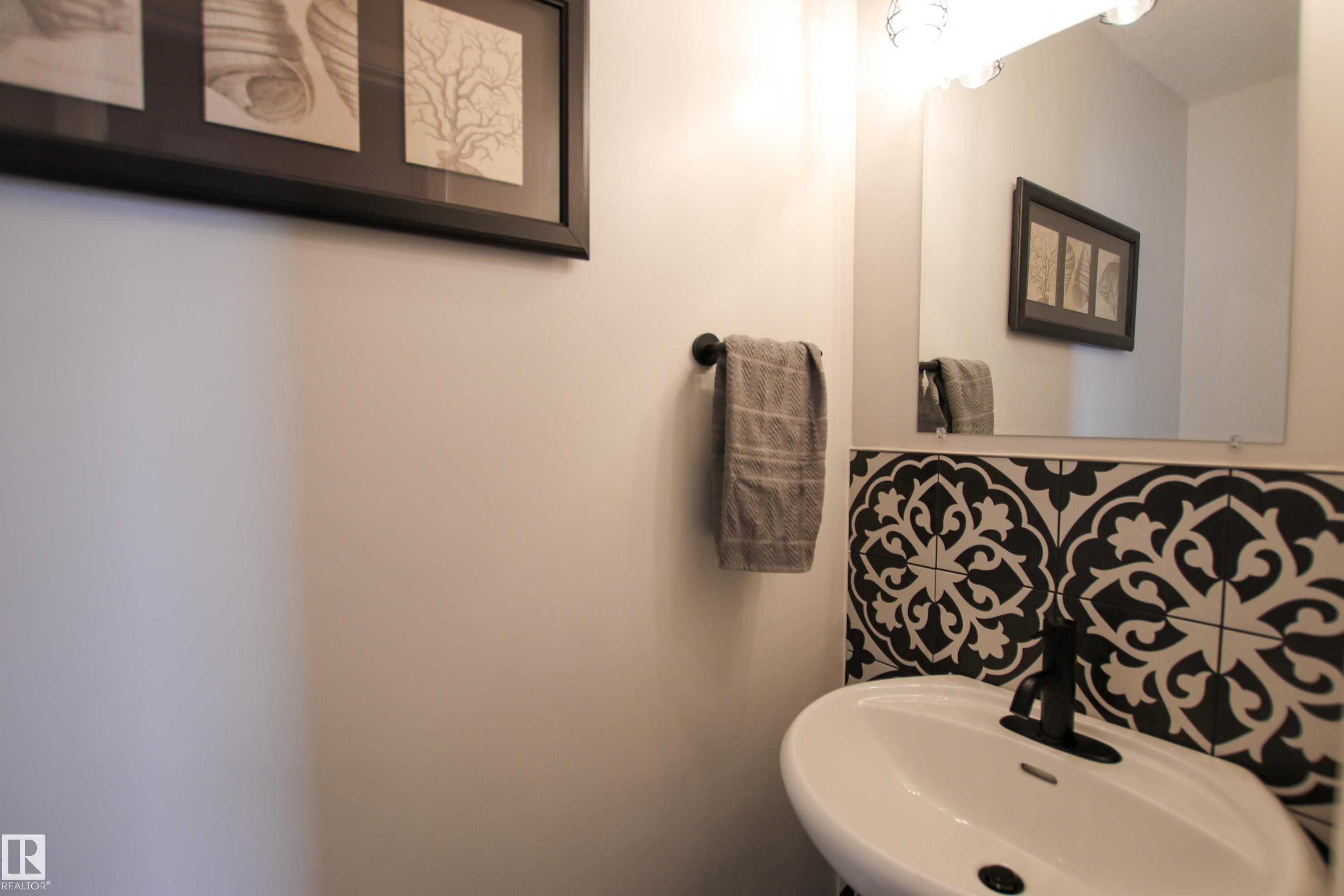 10D Twin Terrace, Edmonton, AB - Indoor Photo Showing Bathroom