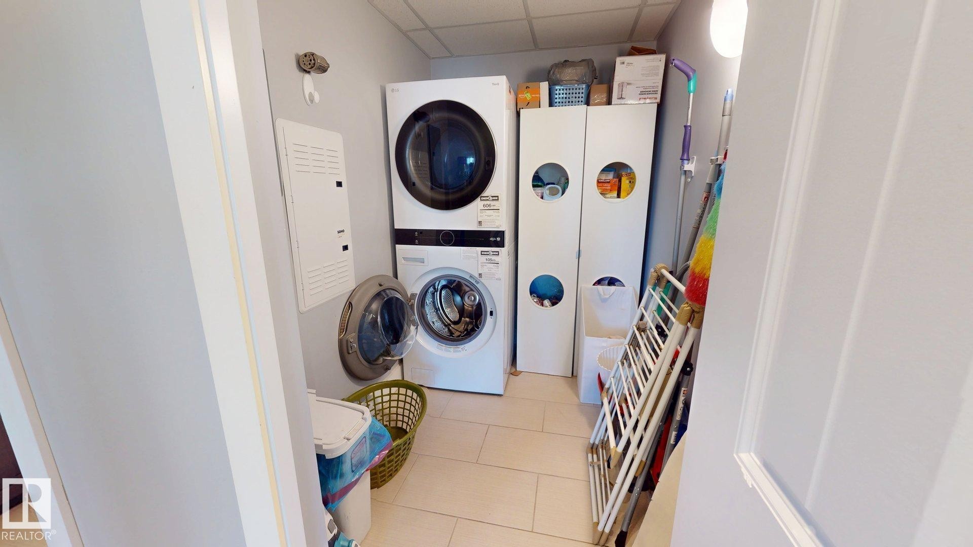 #355 6079 Maynard Wy Nw, Edmonton, AB - Indoor Photo Showing Laundry Room