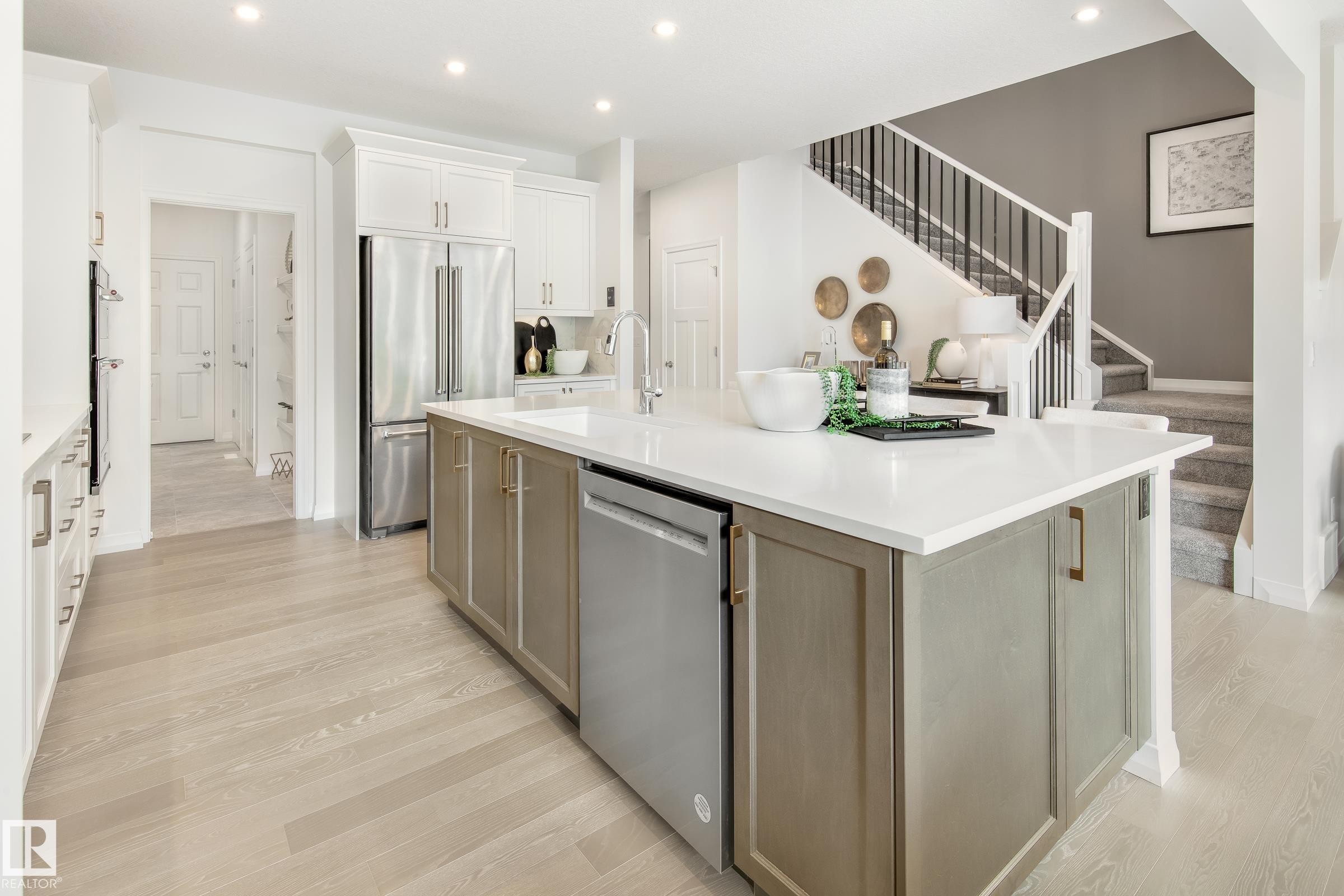 17423 7 Street, Edmonton, AB - Indoor Photo Showing Kitchen With Upgraded Kitchen