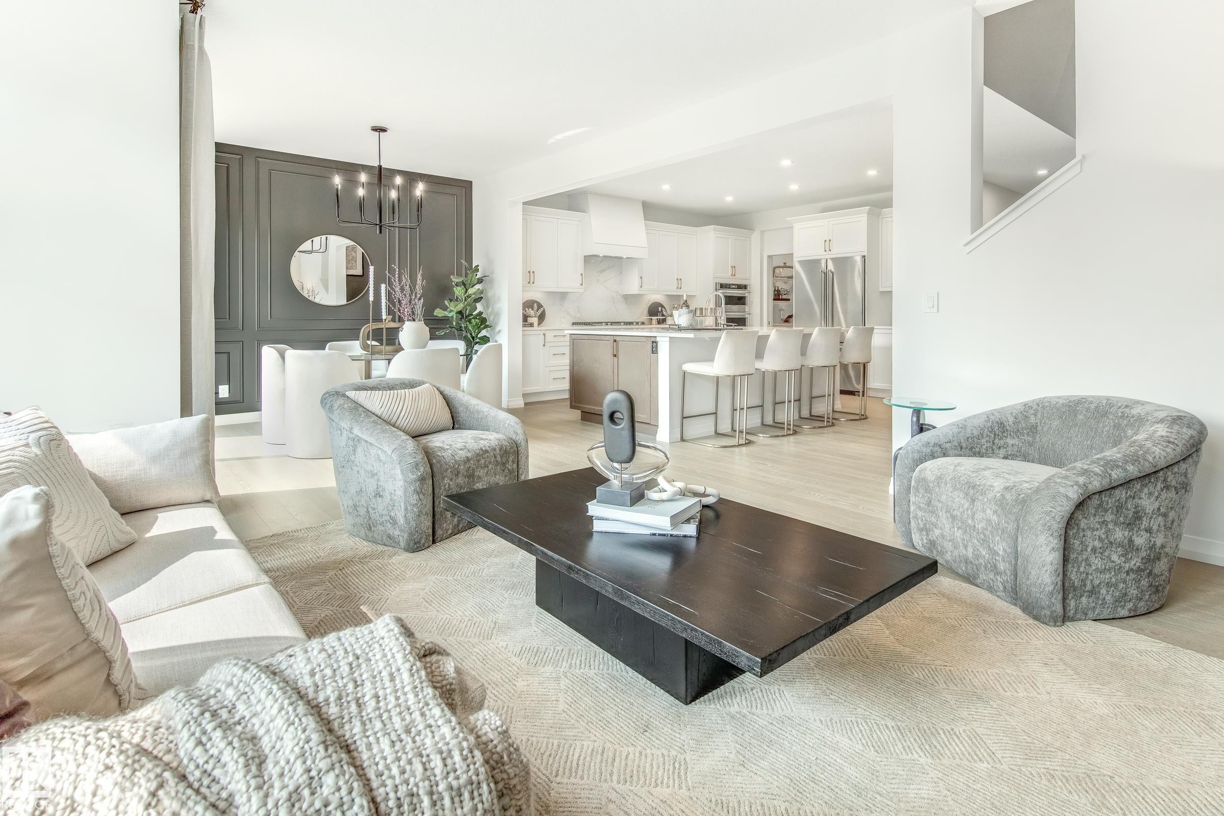 17423 7 Street, Edmonton, AB - Indoor Photo Showing Living Room