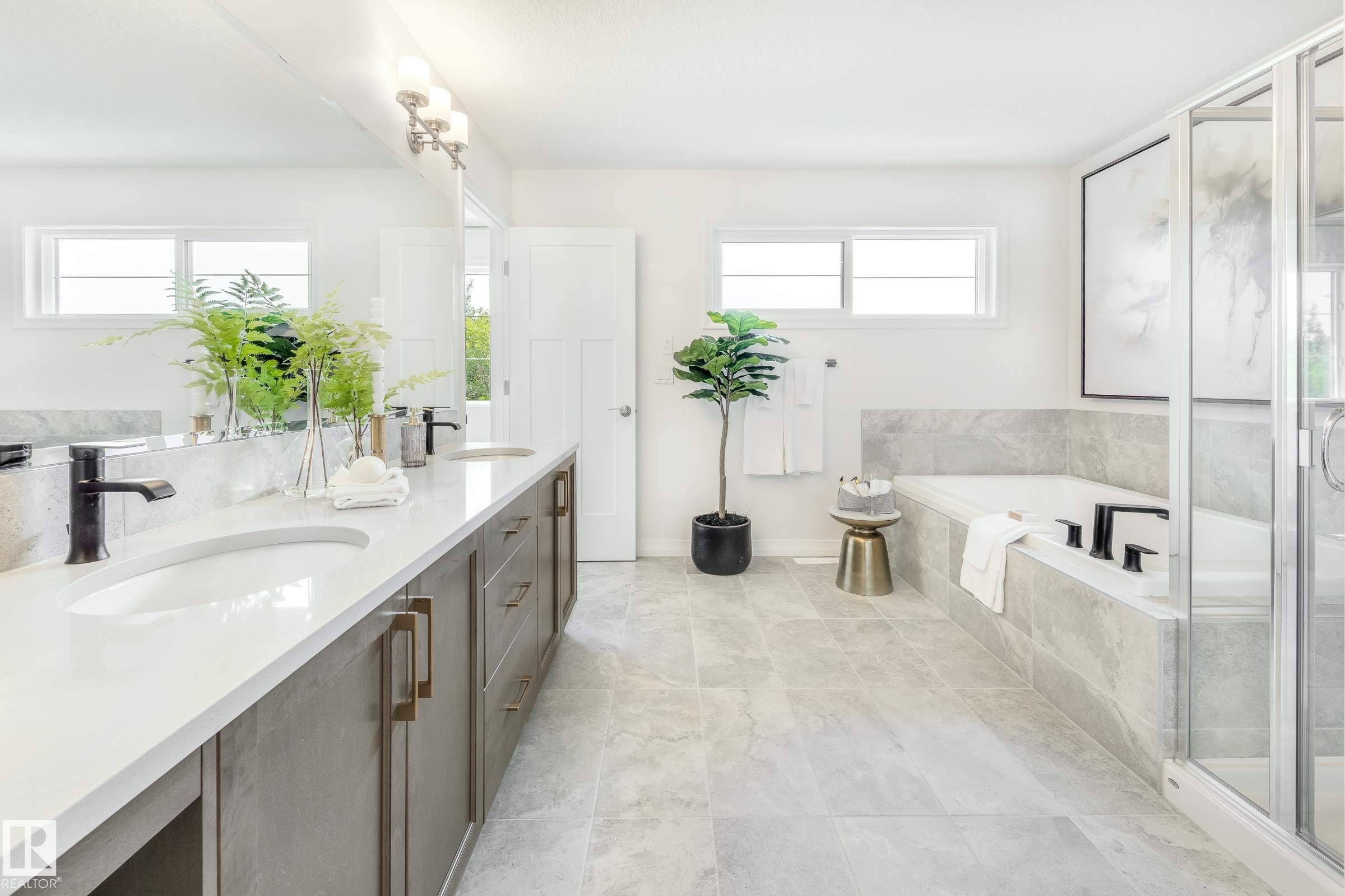 17423 7 Street, Edmonton, AB - Indoor Photo Showing Bathroom
