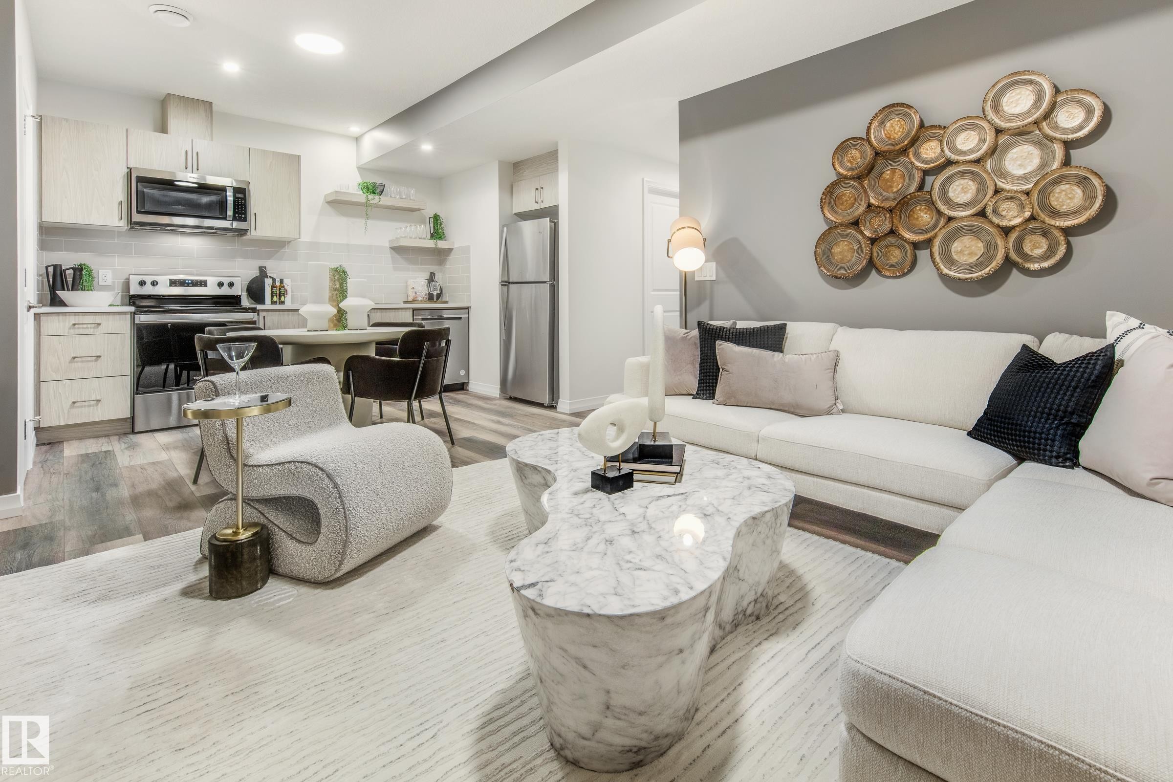 17423 7 Street, Edmonton, AB - Indoor Photo Showing Living Room