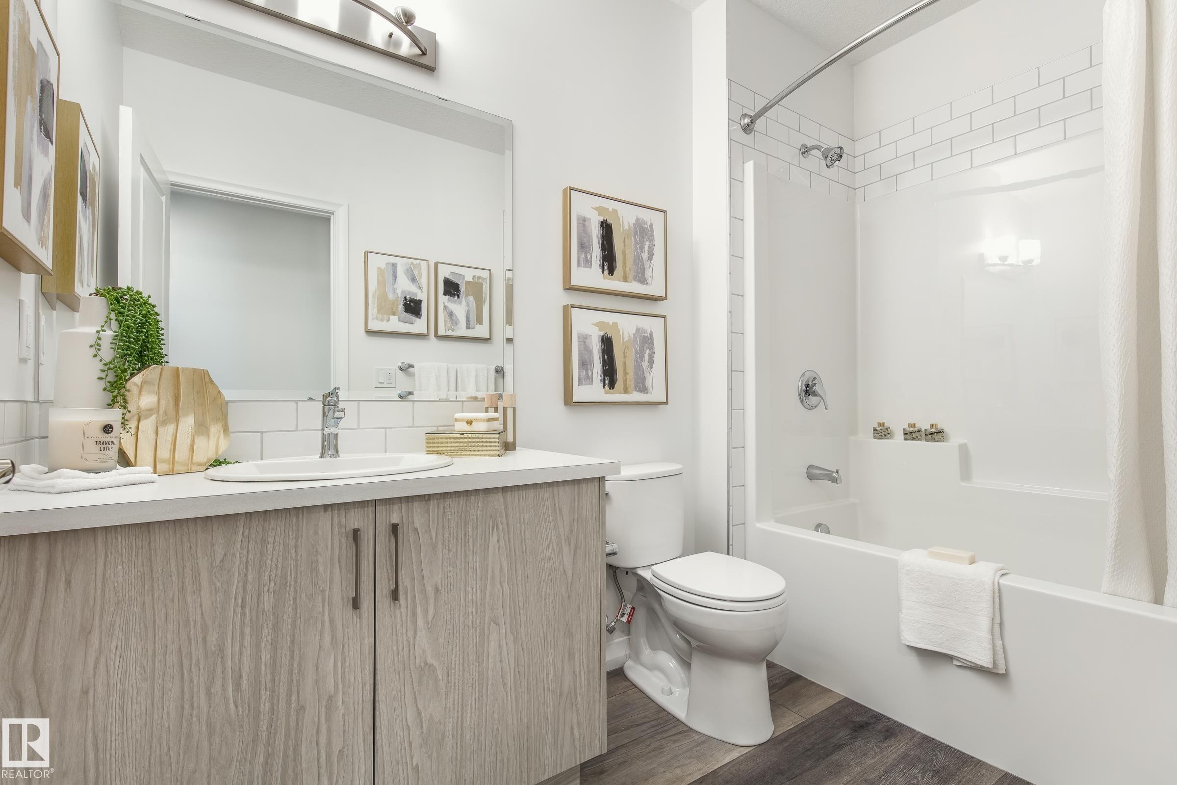 17423 7 Street, Edmonton, AB - Indoor Photo Showing Bathroom