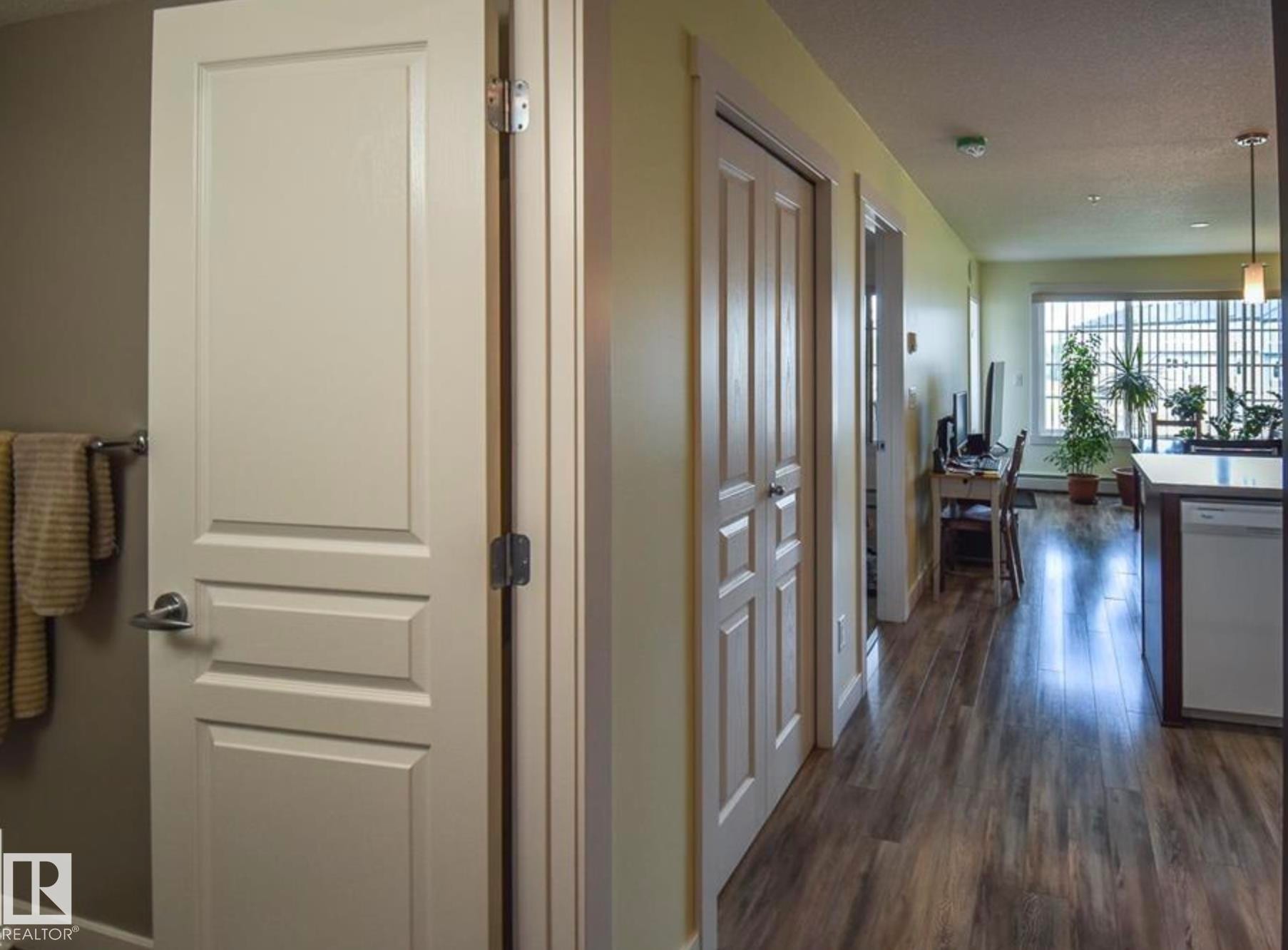#210 3670 139 Av Nw, Edmonton, AB - Indoor Photo Showing Other Room
