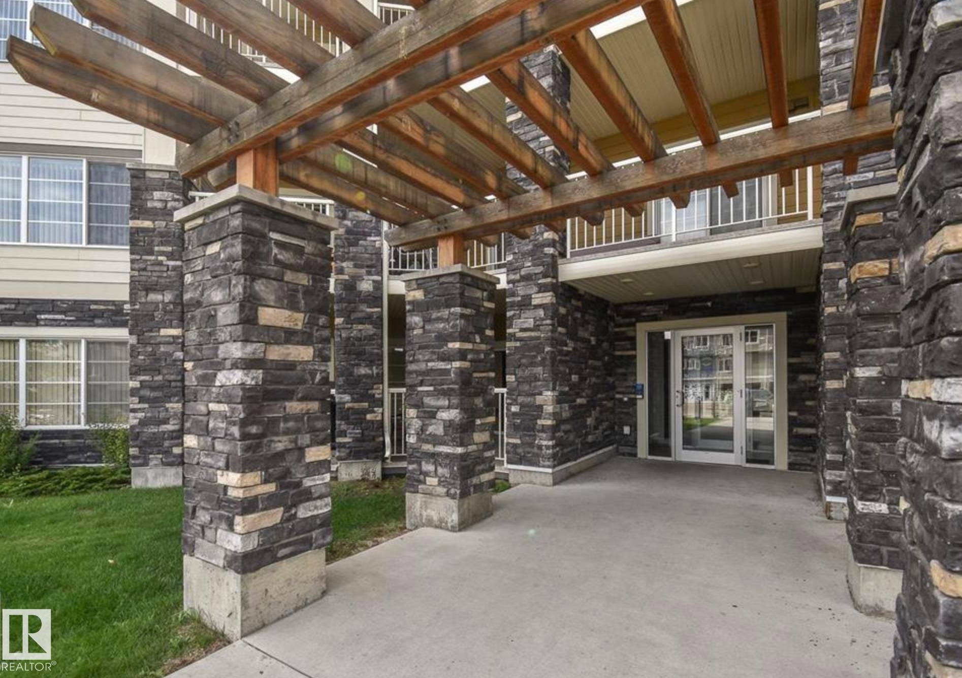 #210 3670 139 Av Nw, Edmonton, AB - Outdoor