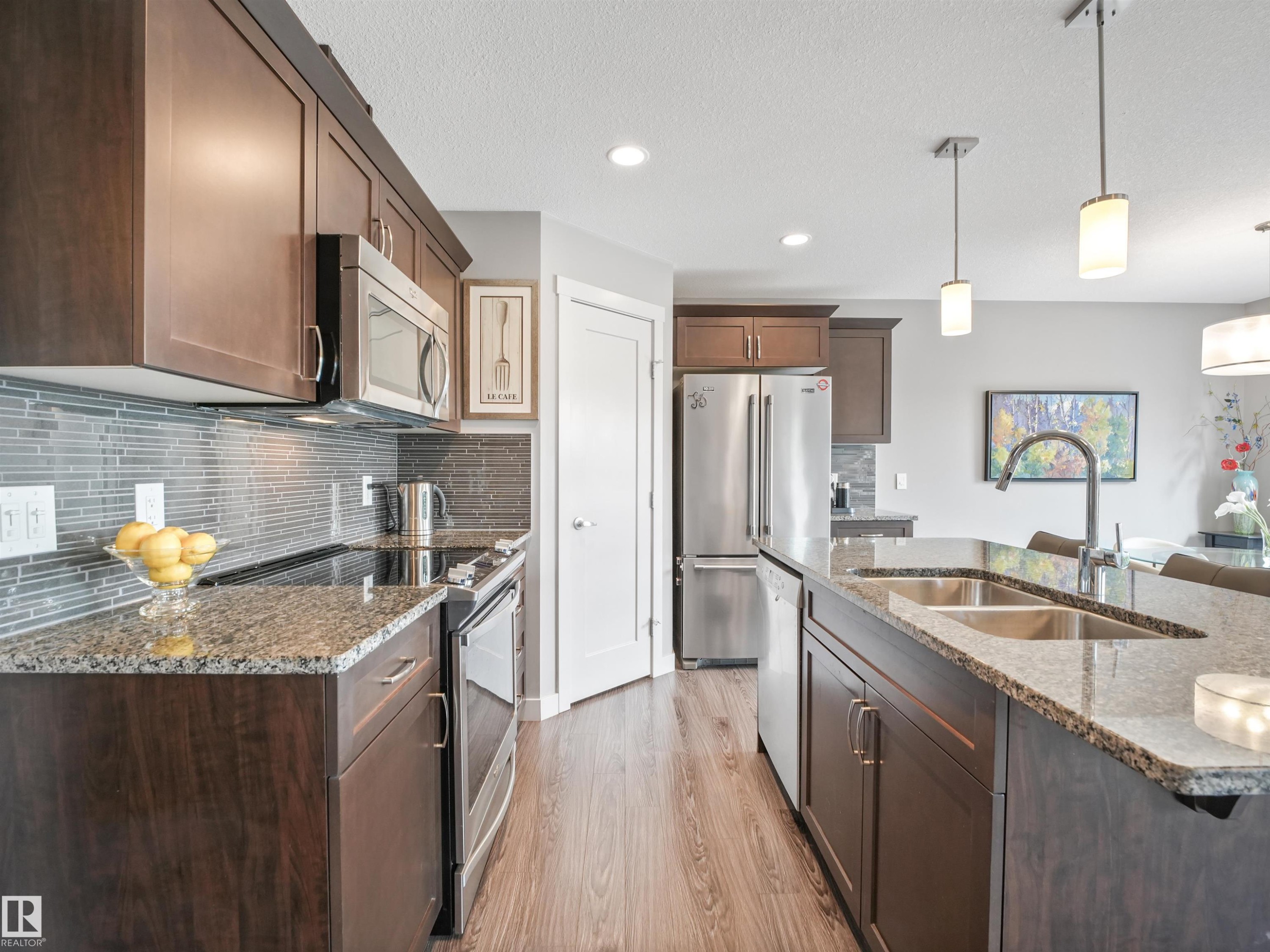 1277 Starling Drive, Edmonton, AB - Indoor Photo Showing Kitchen With Double Sink With Upgraded Kitchen