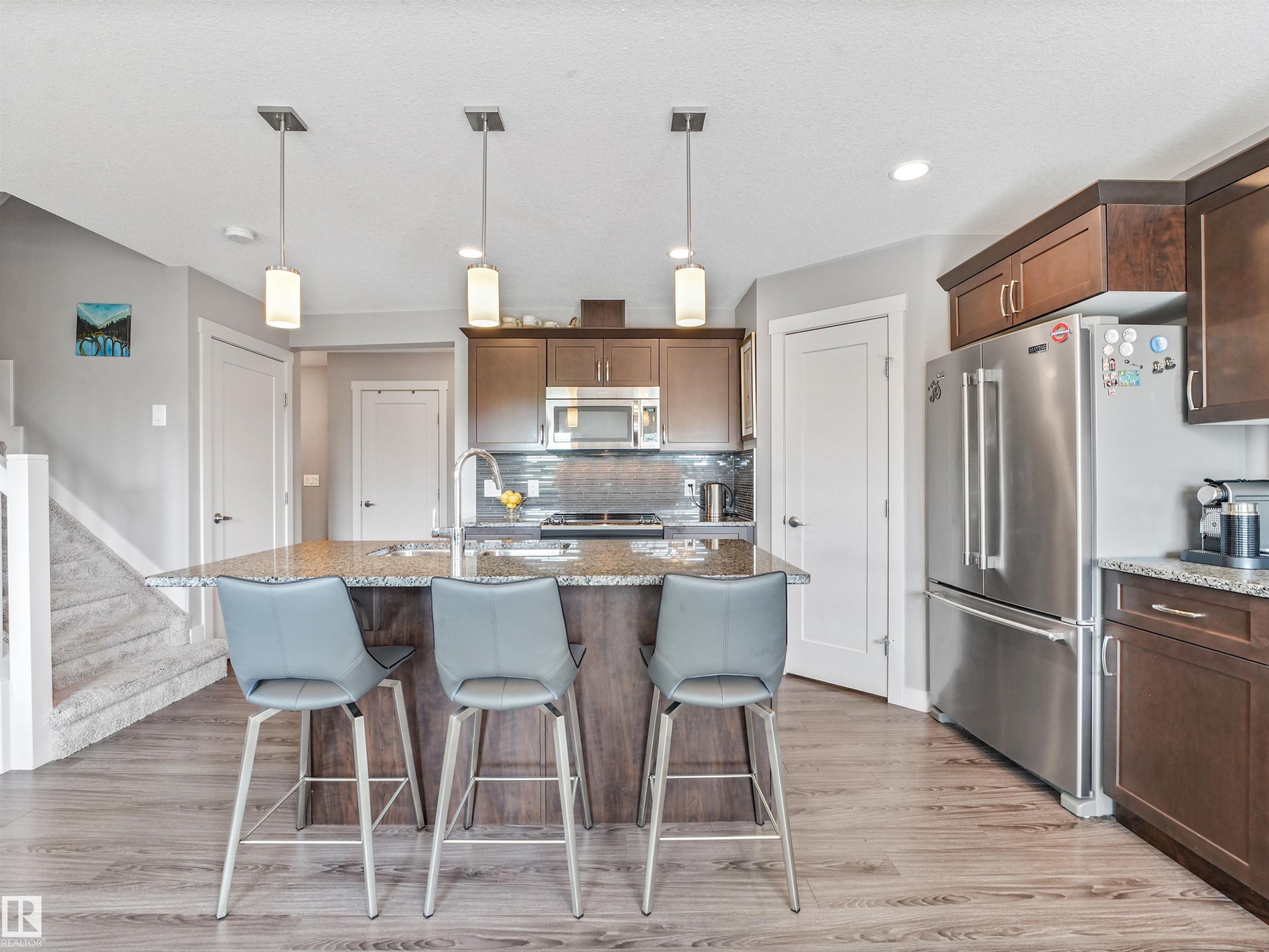 1277 Starling Drive, Edmonton, AB - Indoor Photo Showing Kitchen With Upgraded Kitchen