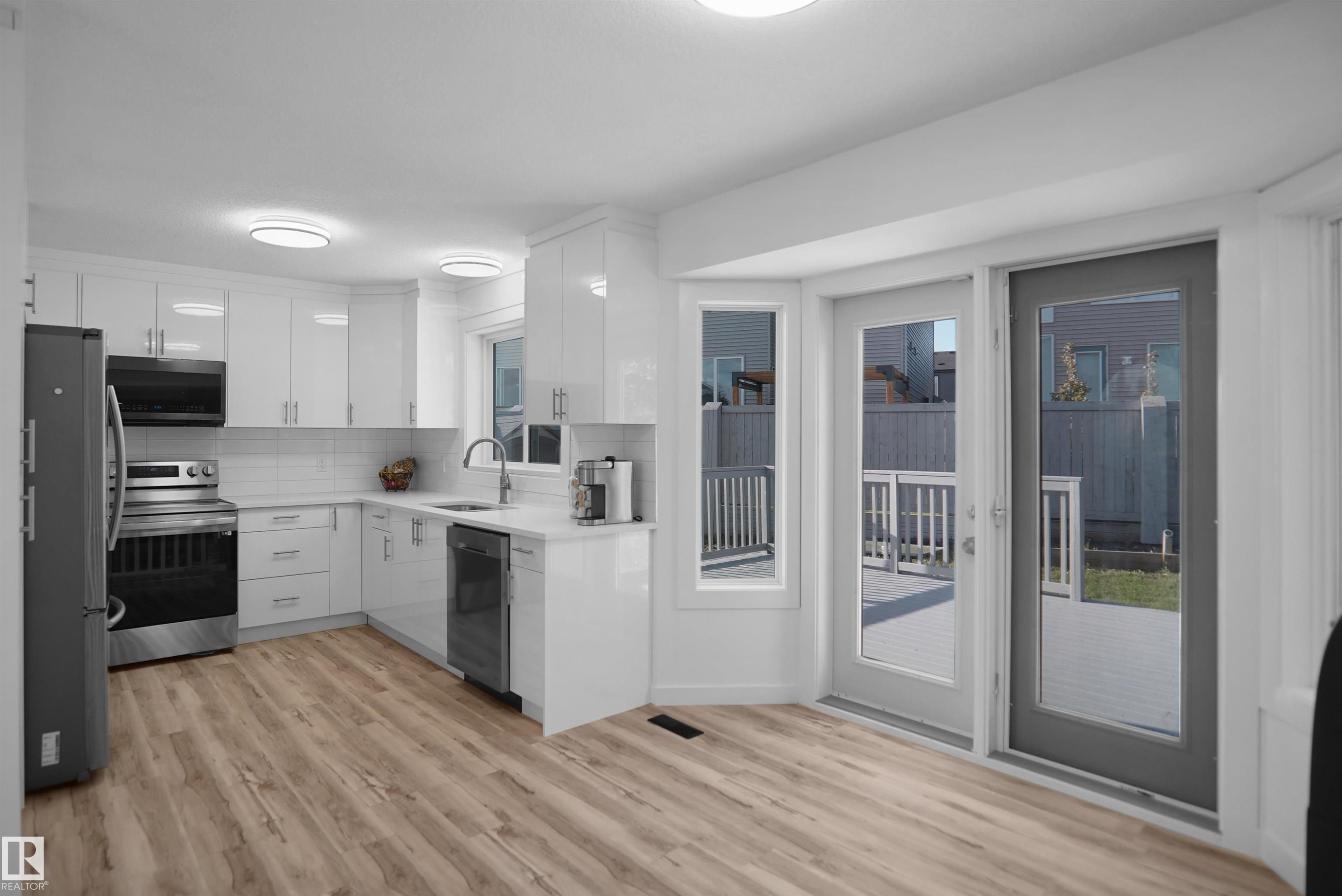 10018 173 Avenue, Edmonton, AB - Indoor Photo Showing Kitchen