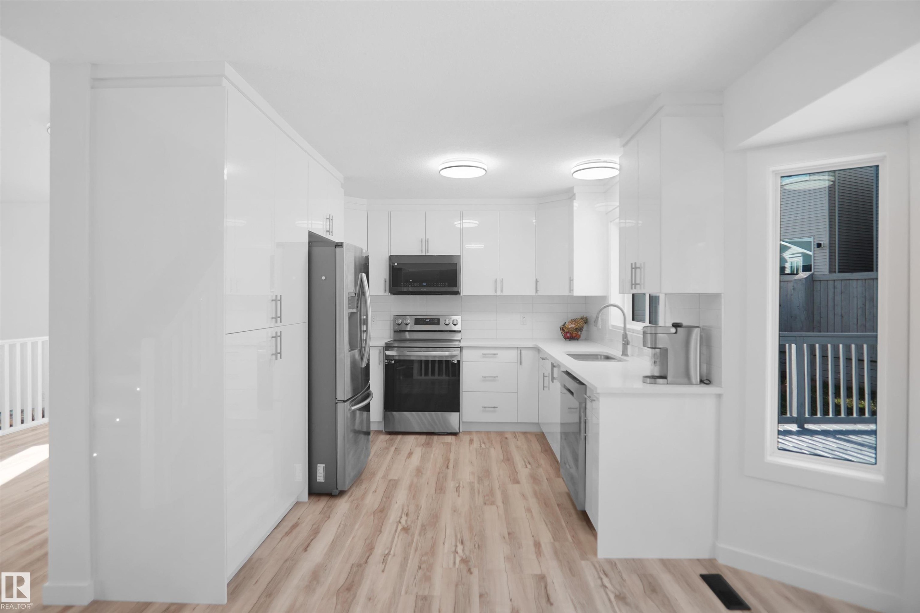 10018 173 Avenue, Edmonton, AB - Indoor Photo Showing Kitchen With Stainless Steel Kitchen