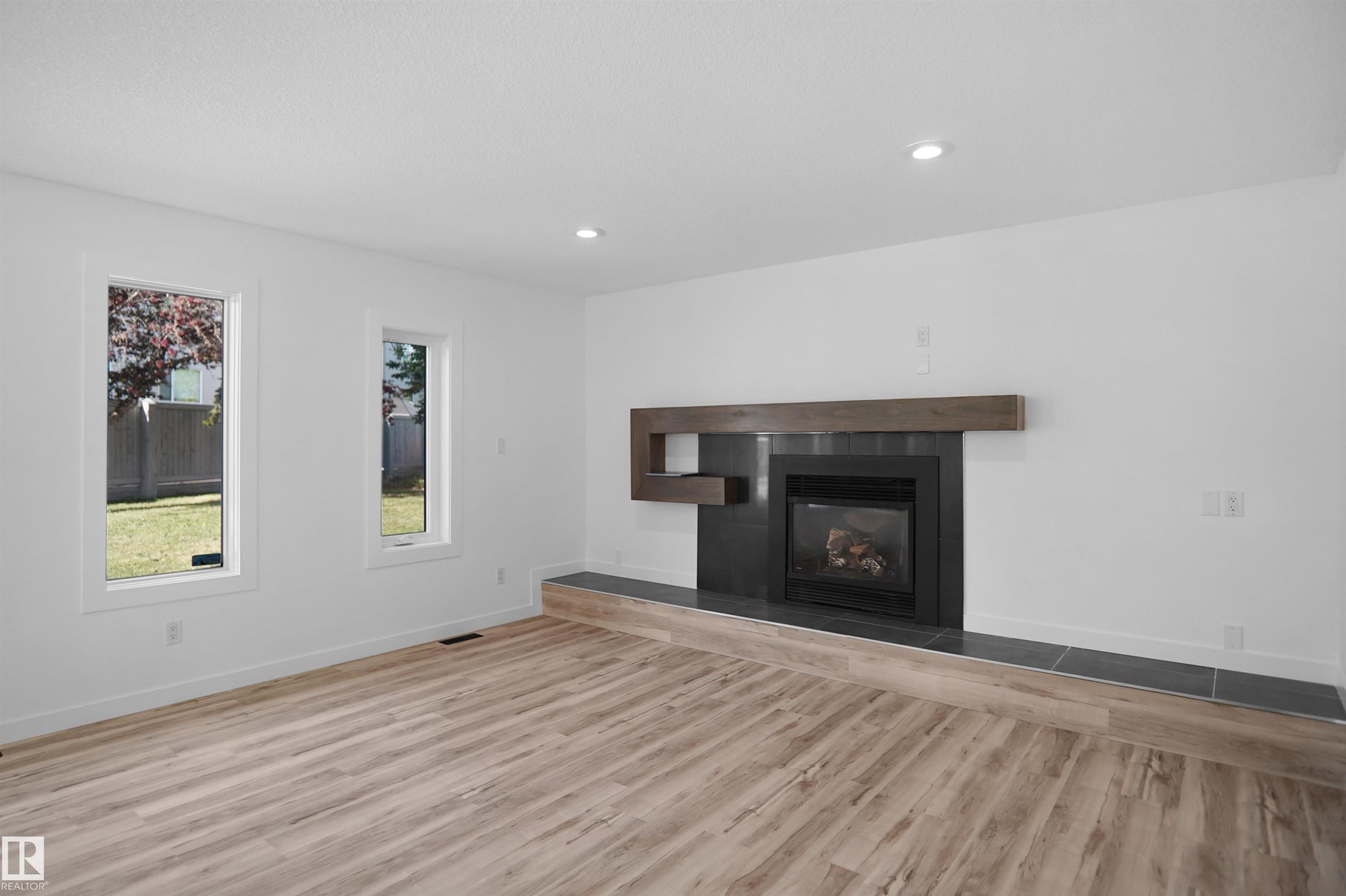 10018 173 Avenue, Edmonton, AB - Indoor Photo Showing Living Room With Fireplace