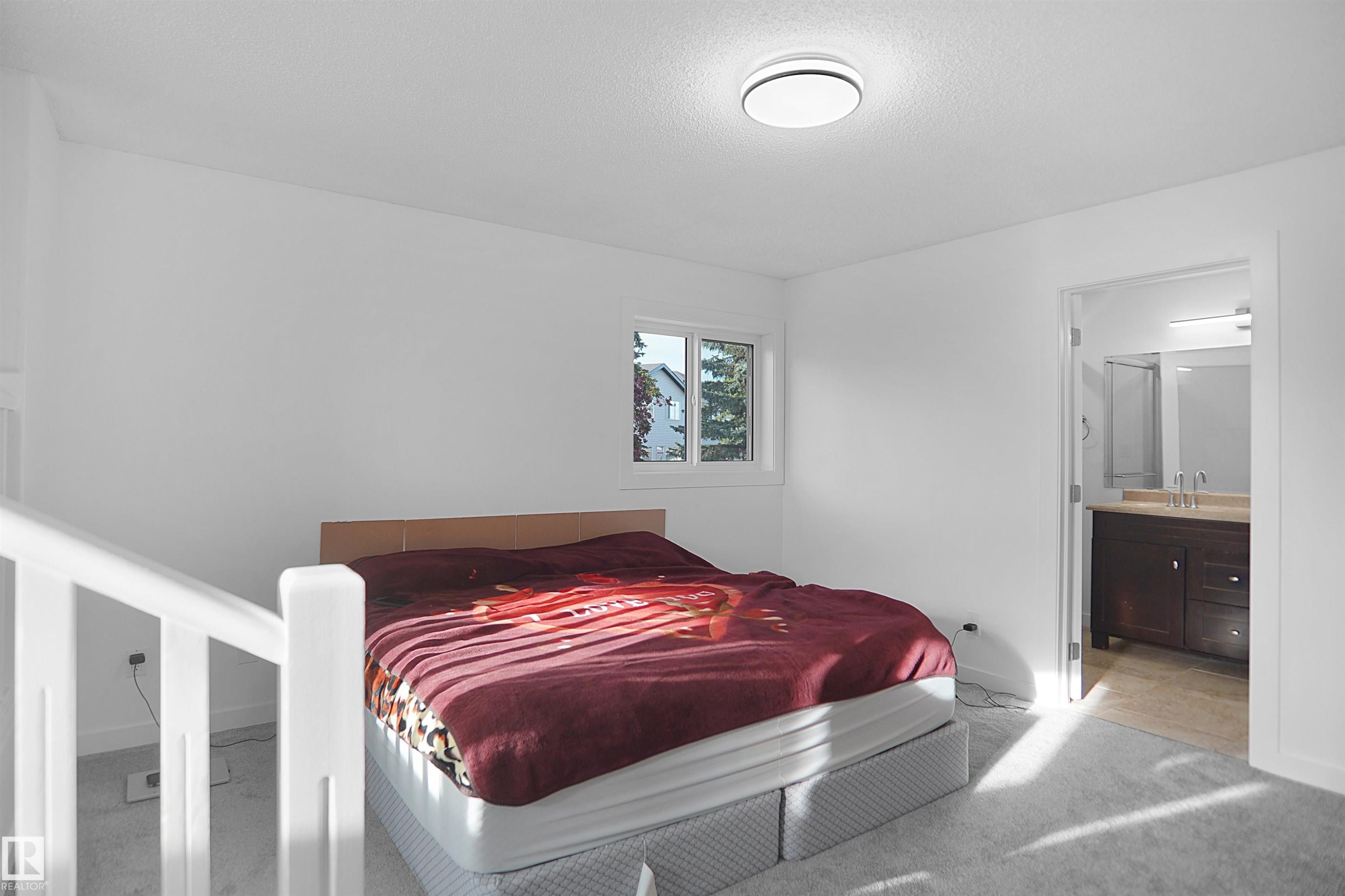 10018 173 Avenue, Edmonton, AB - Indoor Photo Showing Bedroom
