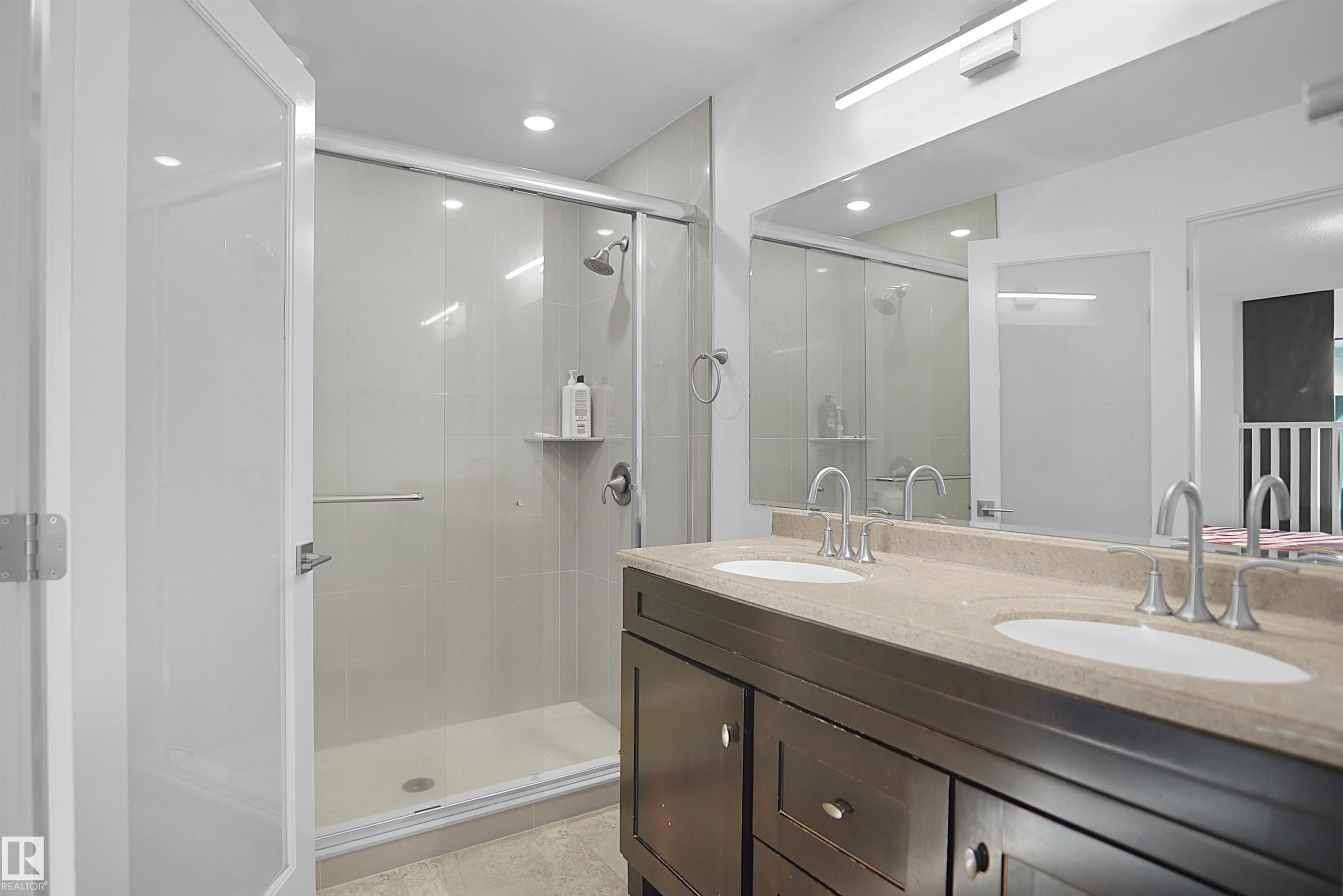 10018 173 Avenue, Edmonton, AB - Indoor Photo Showing Bathroom