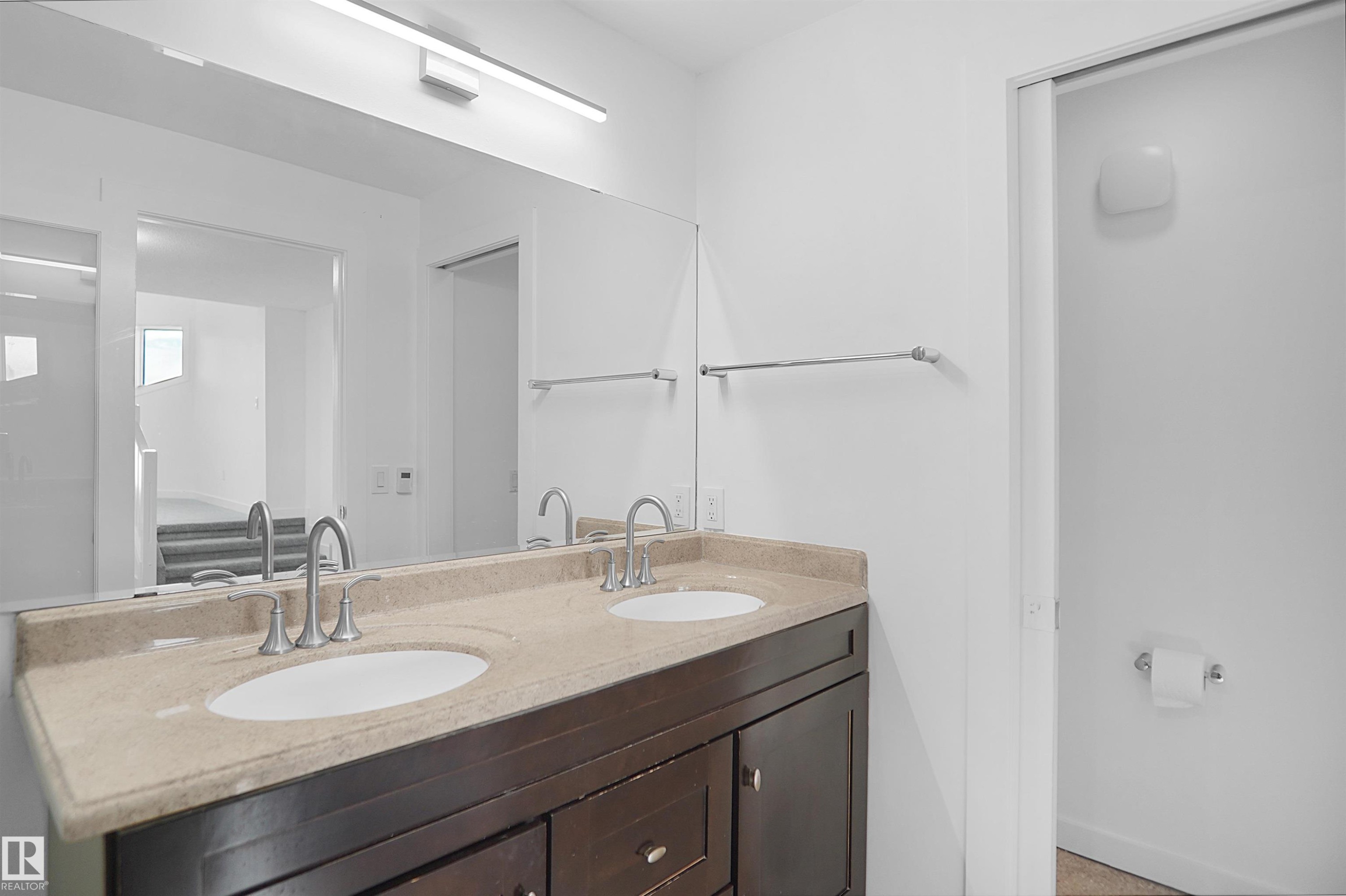 10018 173 Avenue, Edmonton, AB - Indoor Photo Showing Bathroom
