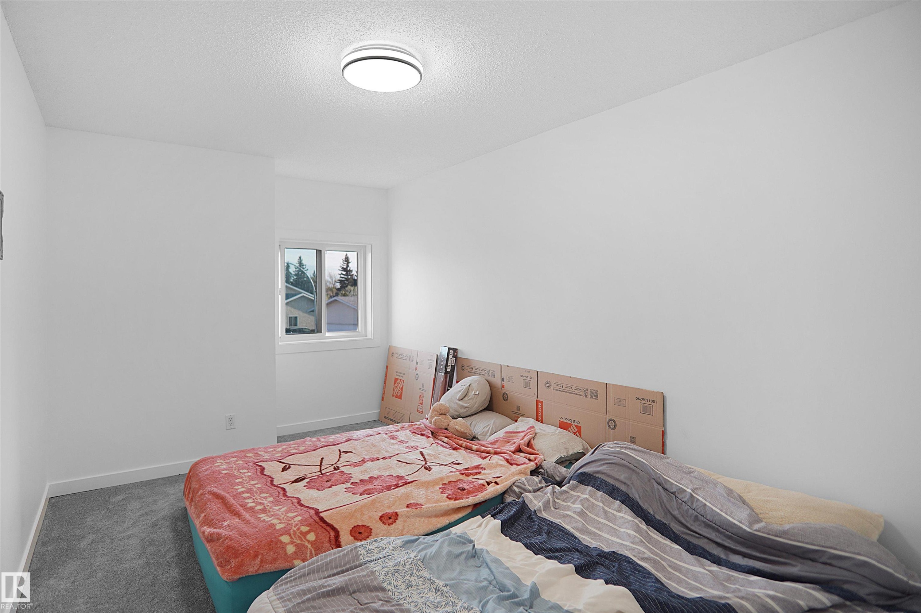 10018 173 Avenue, Edmonton, AB - Indoor Photo Showing Bedroom