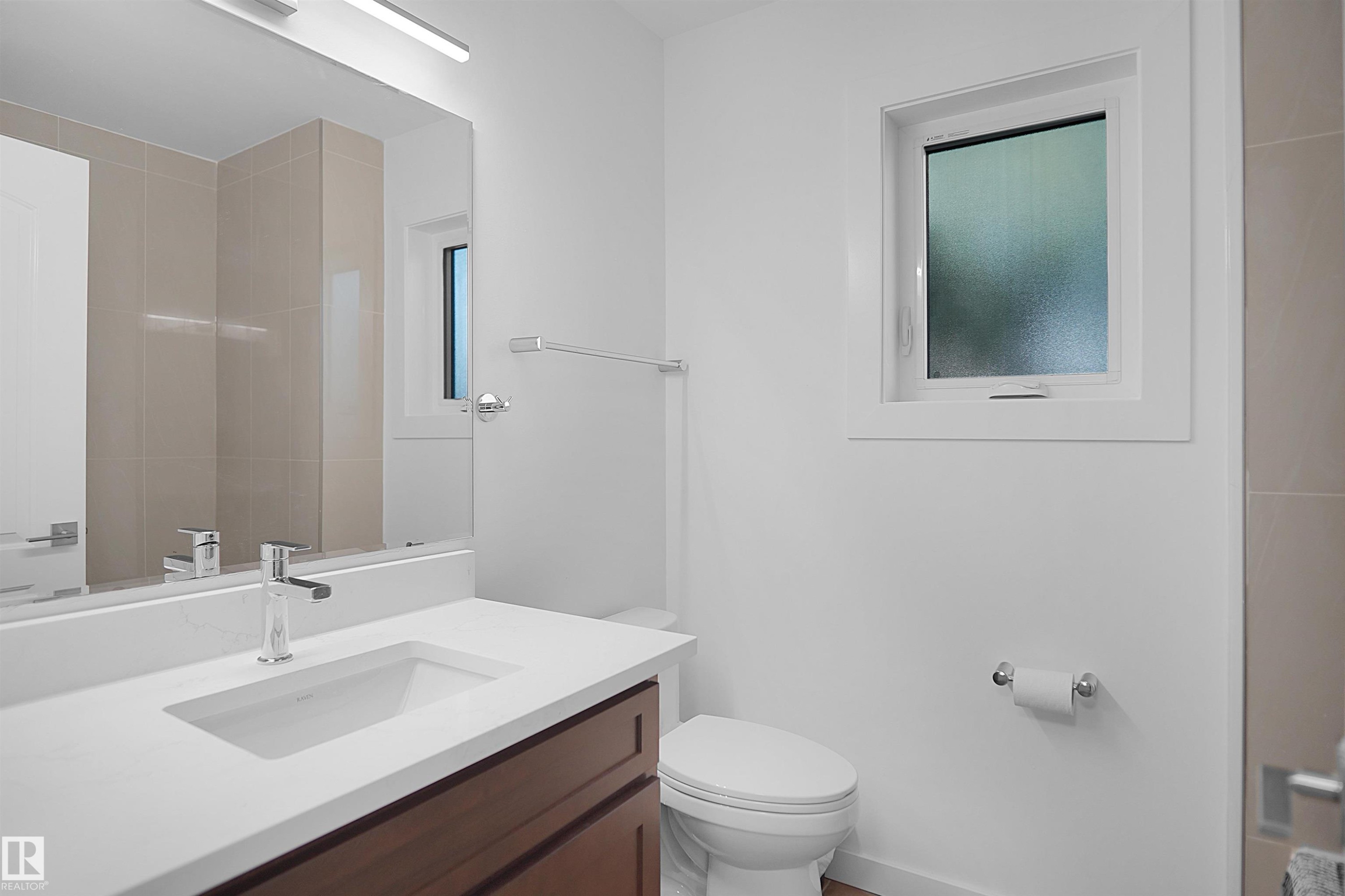 10018 173 Avenue, Edmonton, AB - Indoor Photo Showing Bathroom