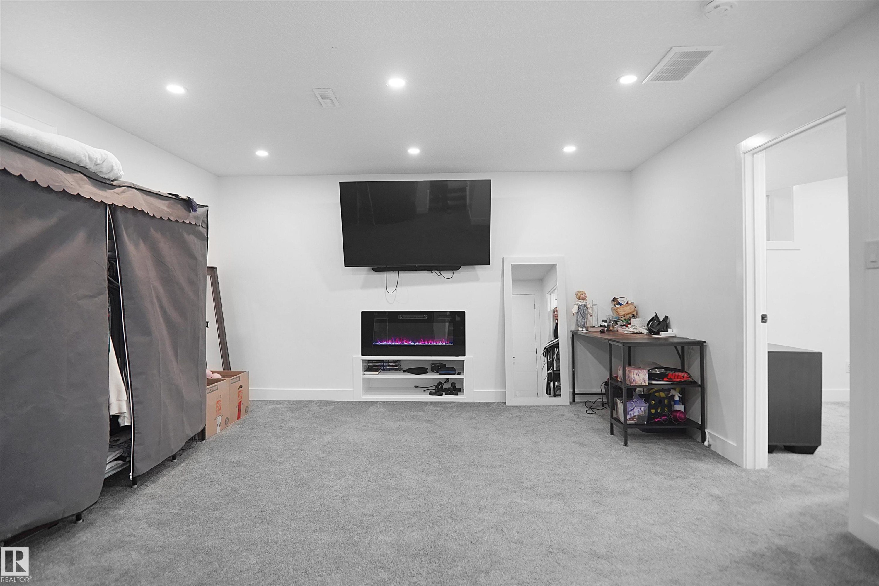 10018 173 Avenue, Edmonton, AB - Indoor With Fireplace