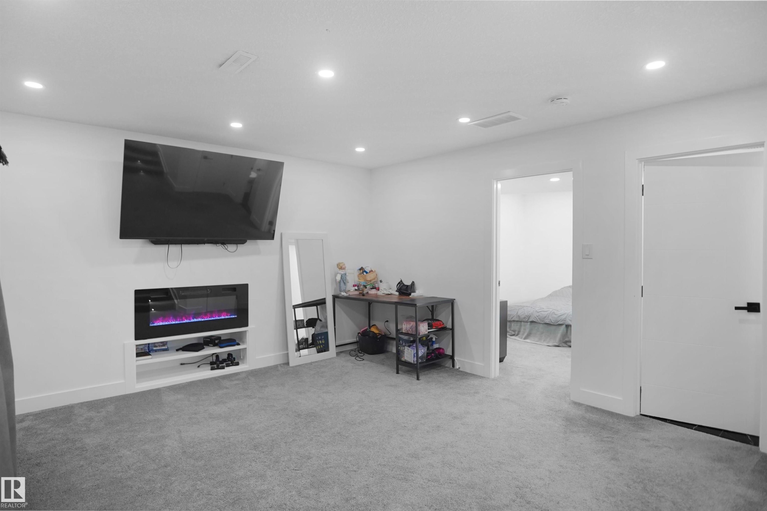 10018 173 Avenue, Edmonton, AB - Indoor