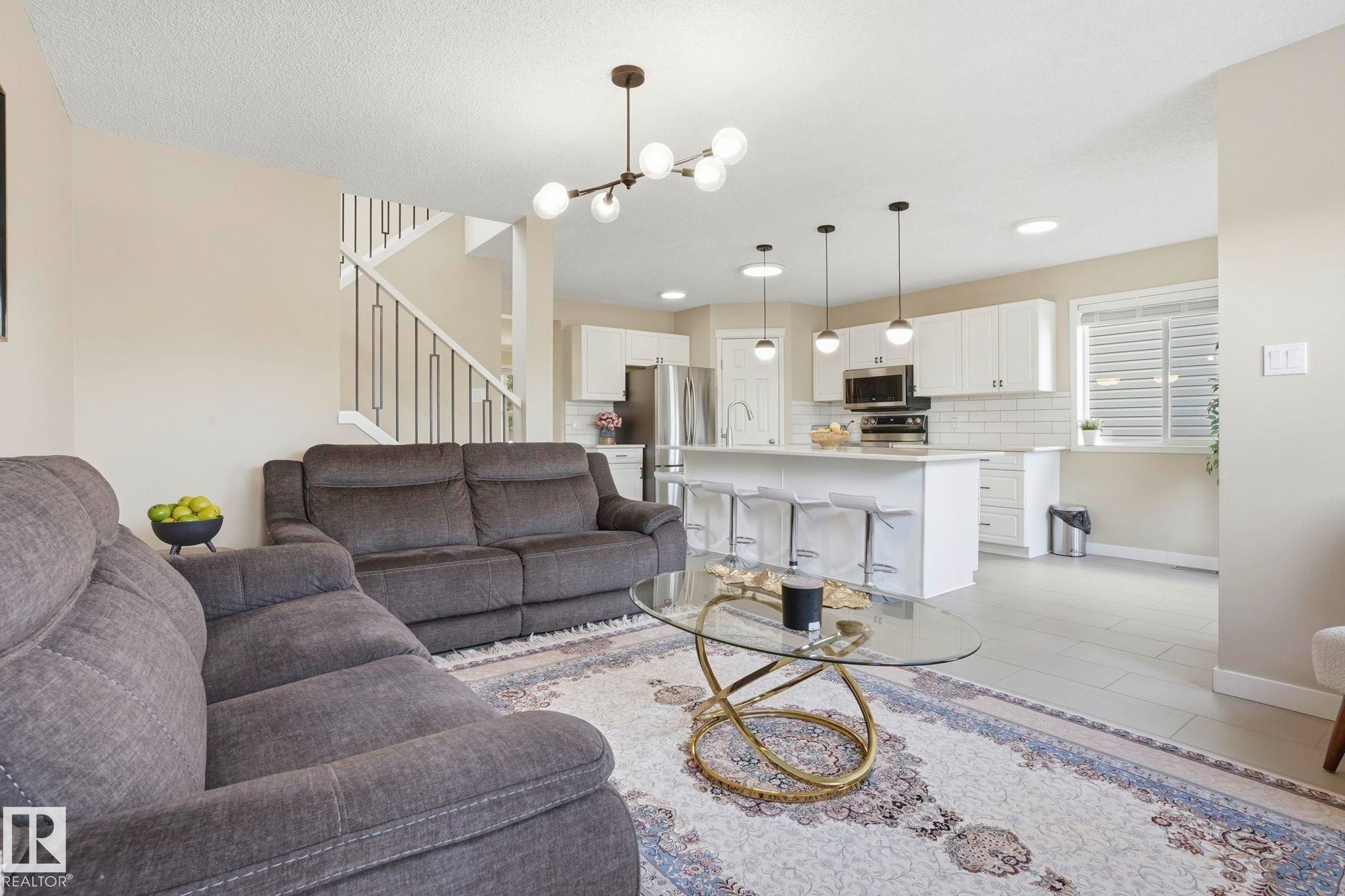 2049 Tanner Wynd Nw, Edmonton, AB - Indoor Photo Showing Living Room