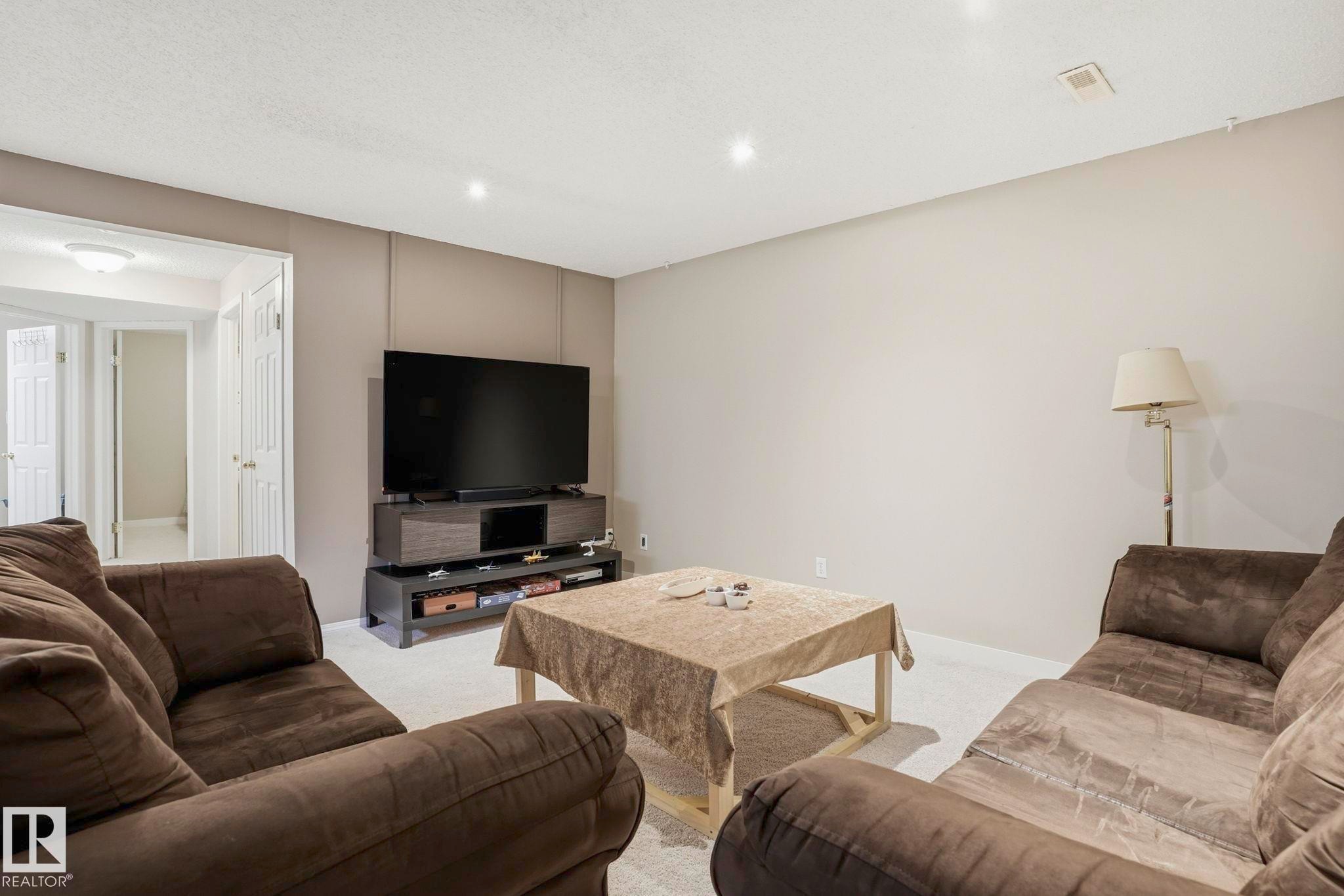 2049 Tanner Wynd Nw, Edmonton, AB - Indoor Photo Showing Living Room